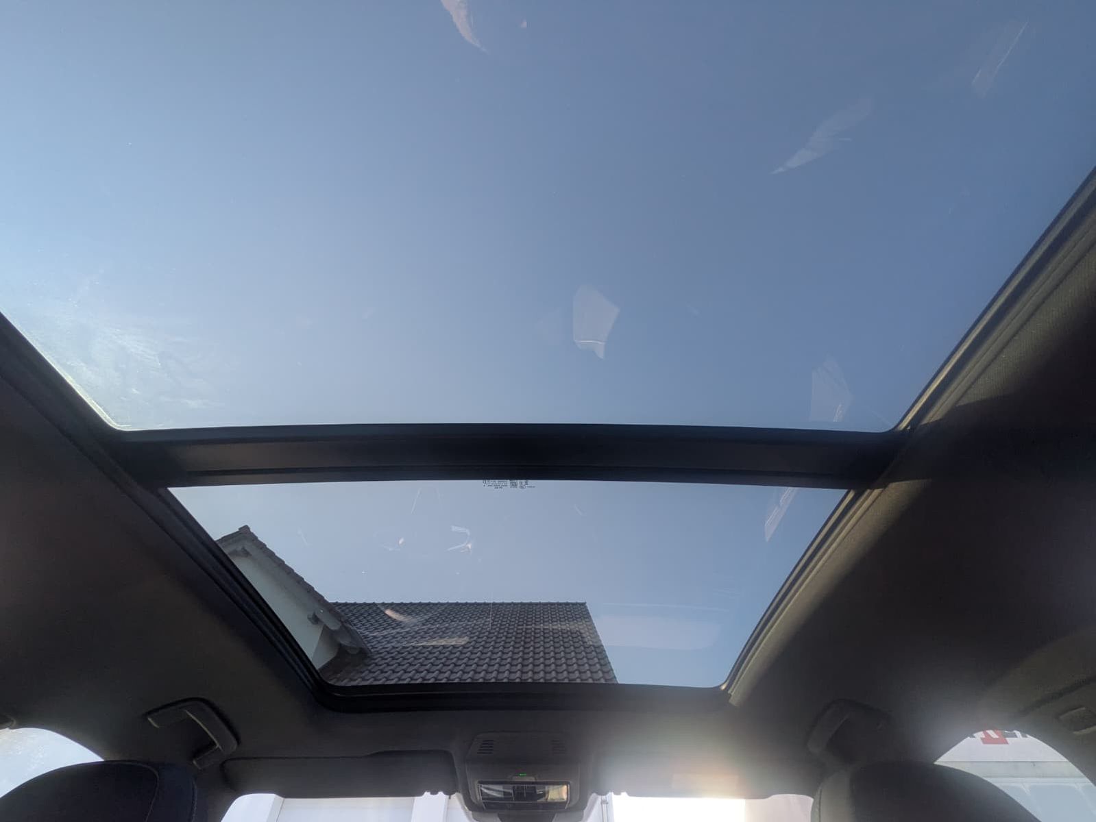 Fahrzeugabbildung Volkswagen Tiguan 2.0 TDI 4M R-Line BLACK*PAN*HK*AHK*MATRIX