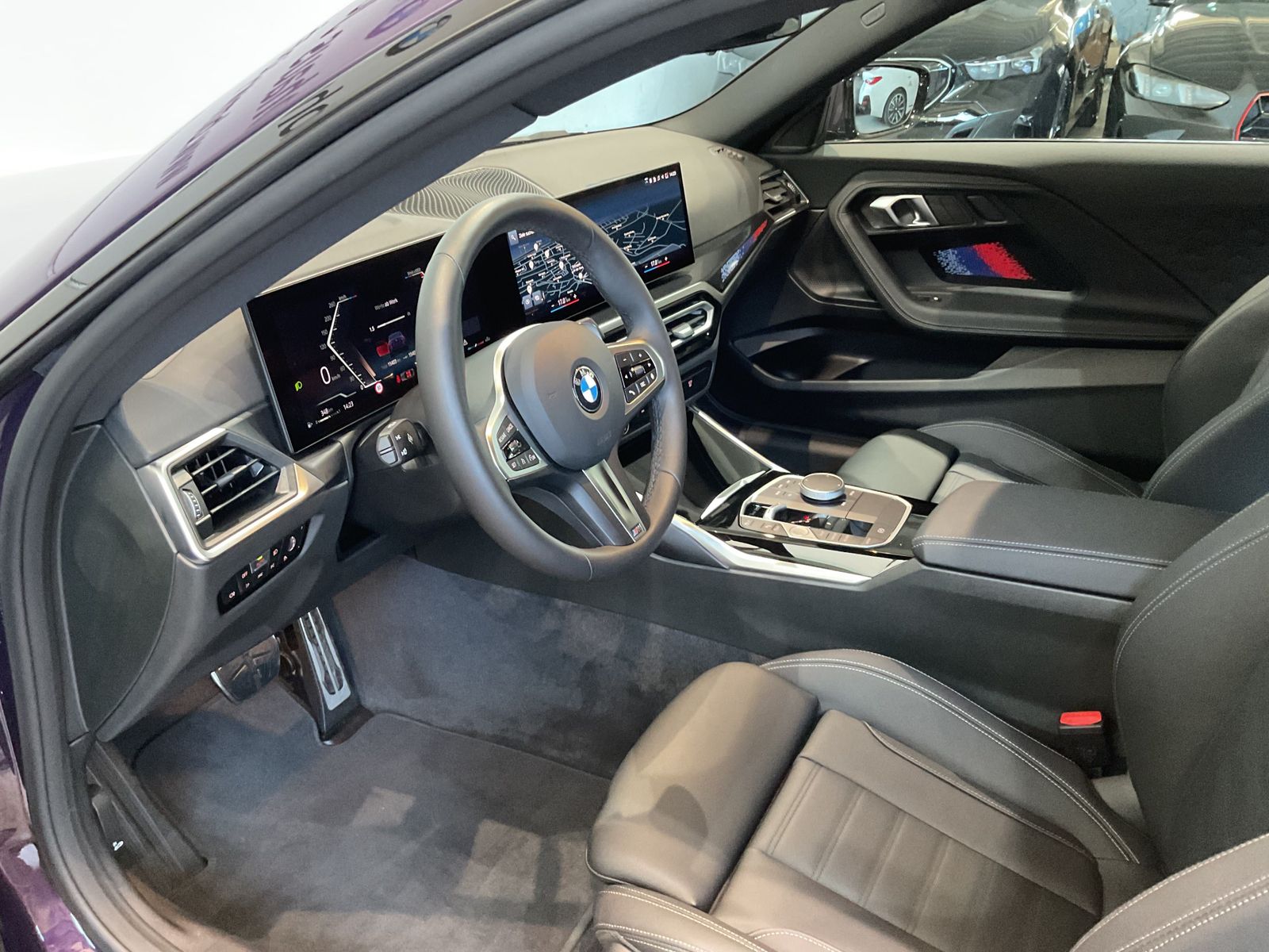 Fahrzeugabbildung BMW 220i | M Sportpaket | M Sportfahrwerk | 18" LMR