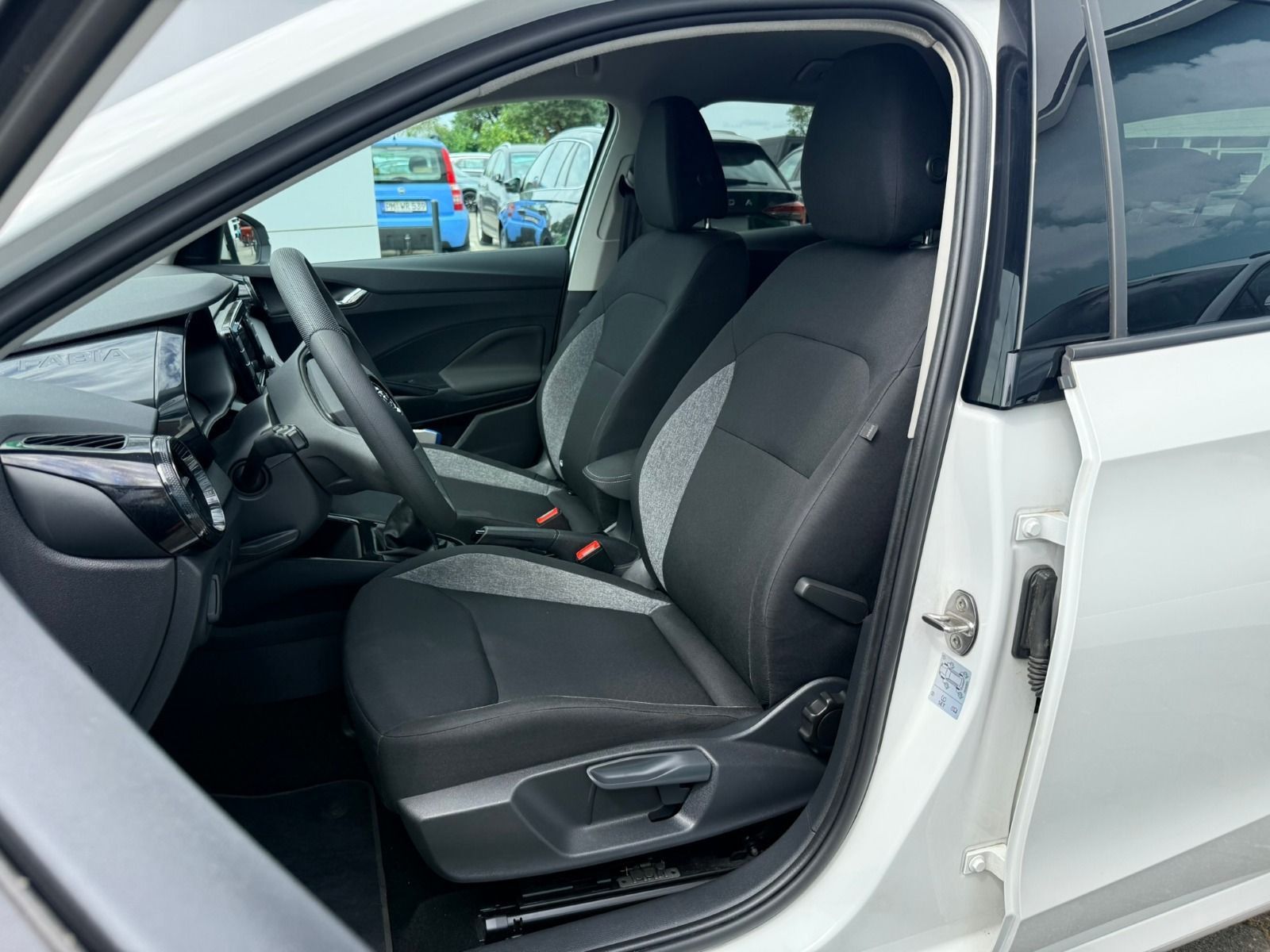 Fahrzeugabbildung SKODA Fabia 95PS 5-Gang*PDC*LED*SHZ*SmartLink