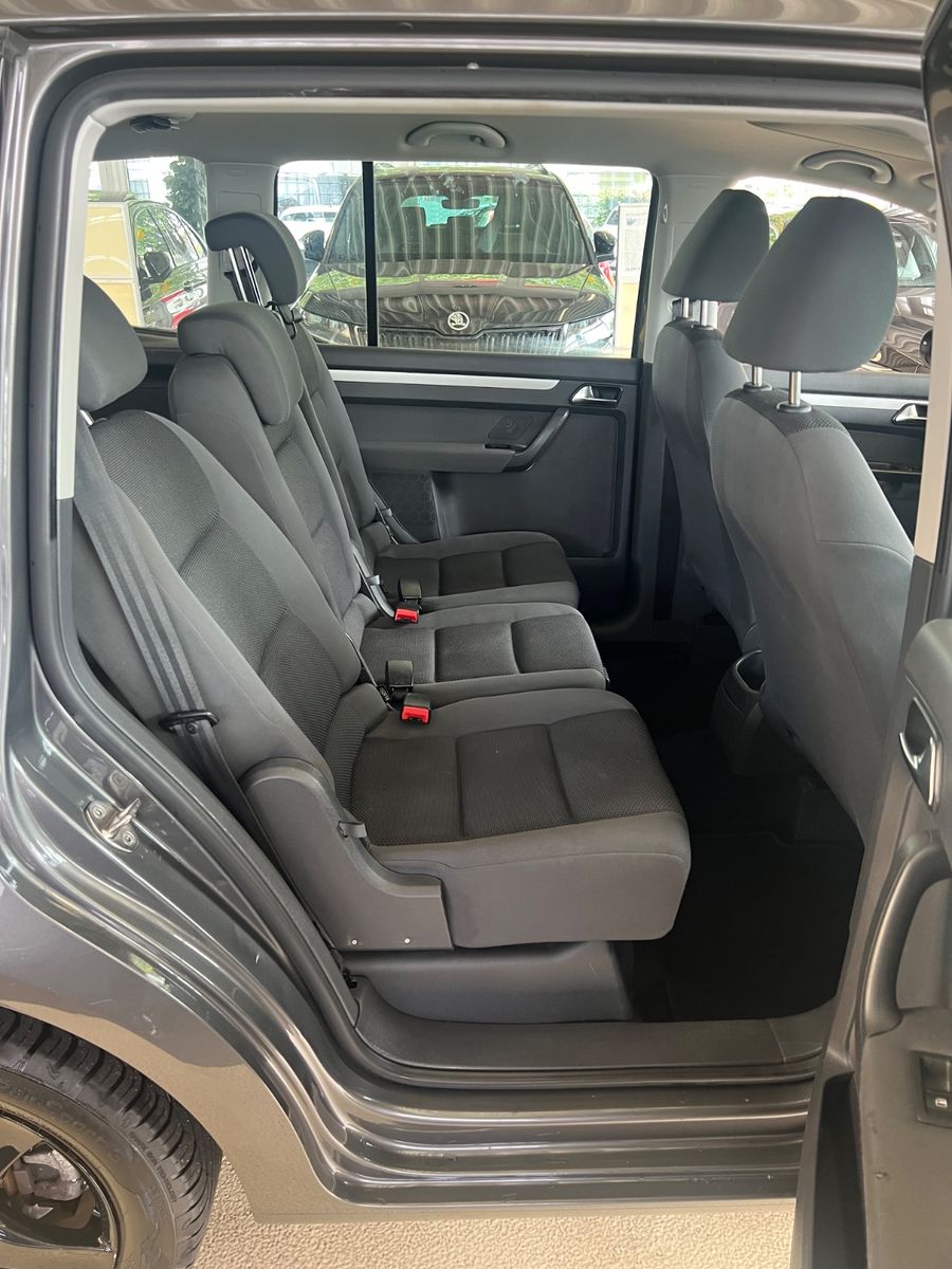 Fahrzeugabbildung Volkswagen Touran 1.6 TDI * 7.SITZER * SITZHEIZUNG *