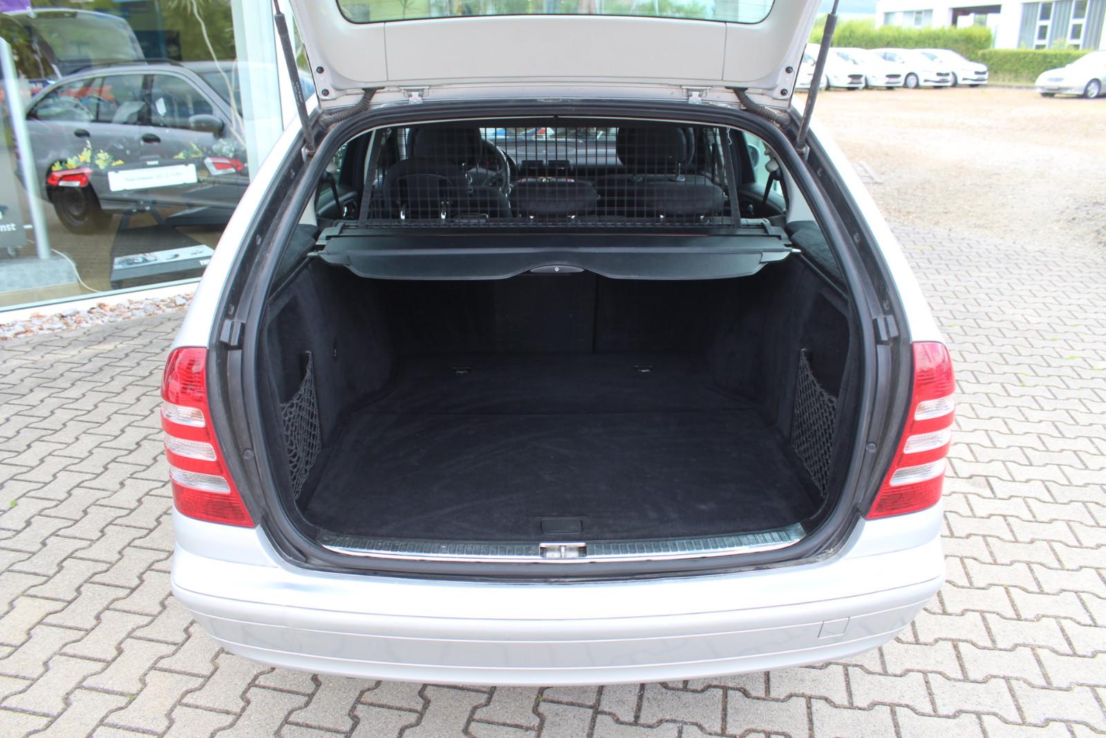 Mercedes-Benz C220 2006 — photo 23
