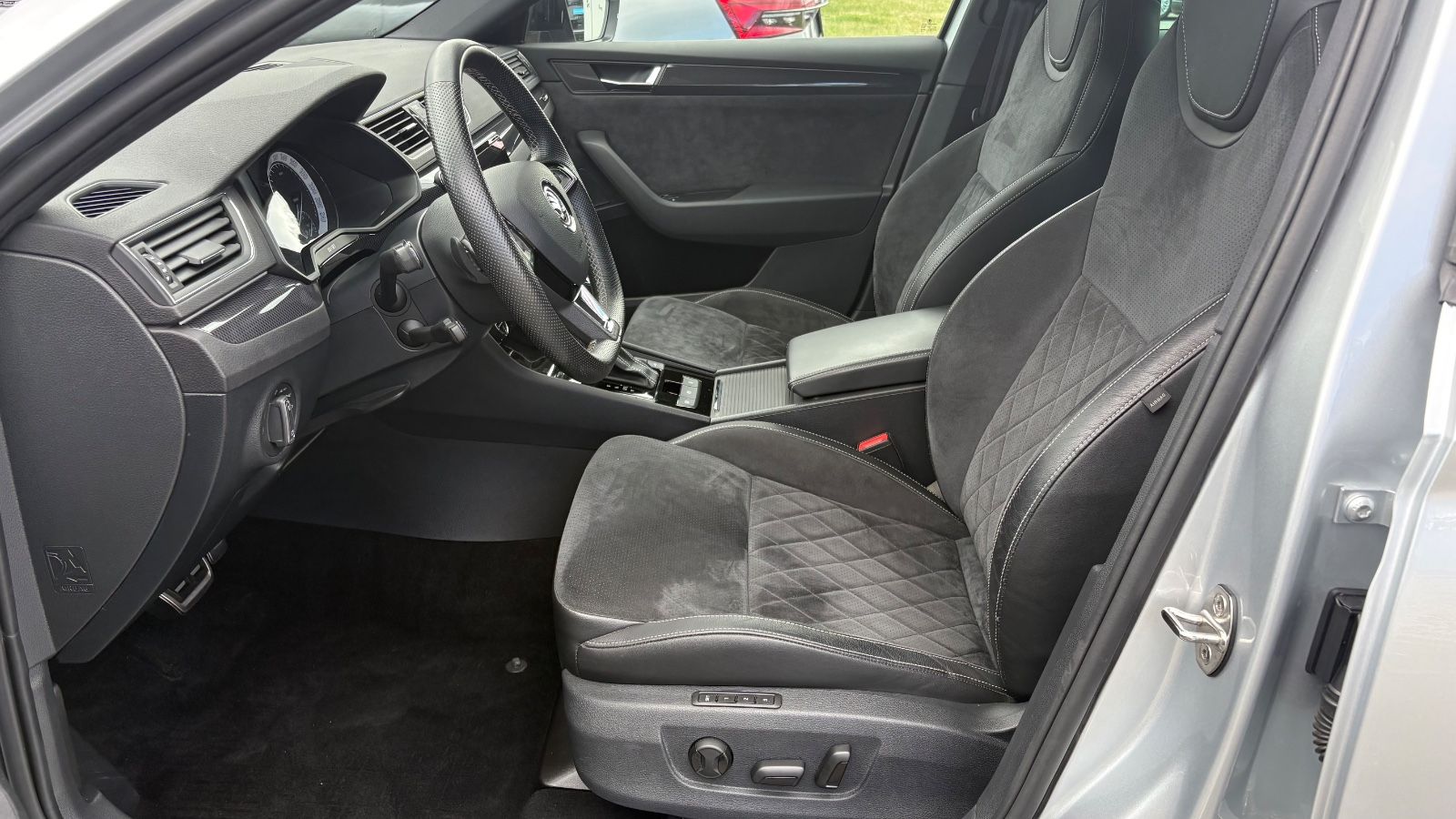 Skoda Superb Combi Sportl. 2.0 TSI 4x4 AHK,DCC,CANTON foto 11