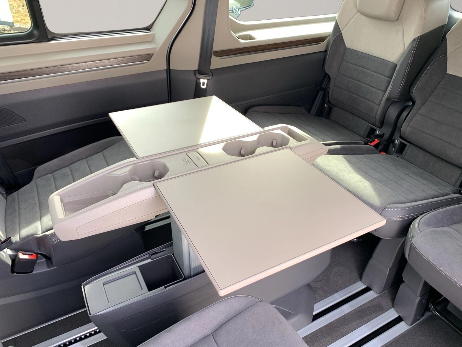 T7 Multivan 2.0 TDI Style LÜ, AHK, Navi, Sthzg,