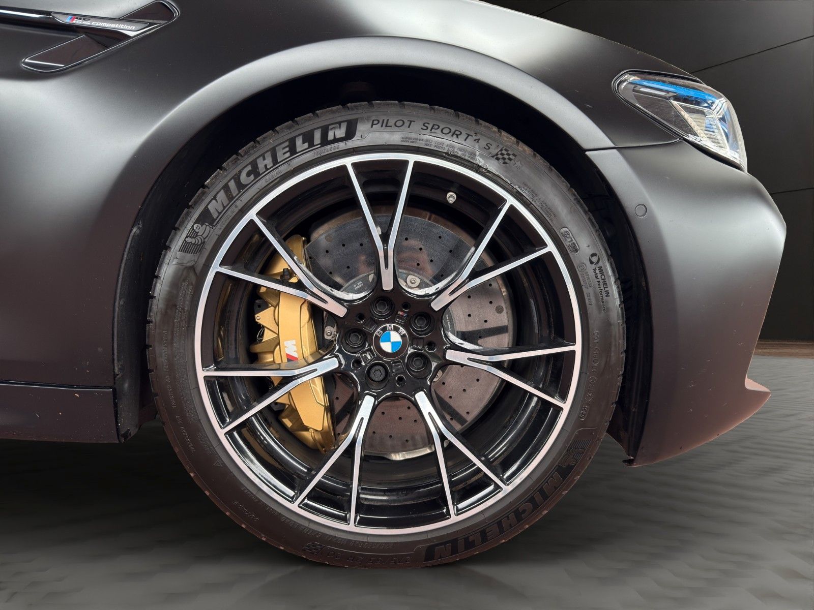 Fahrzeugabbildung BMW M5 Comp.*MotorNeu(12tkm)*M-Driver*Fond-TV*Voll