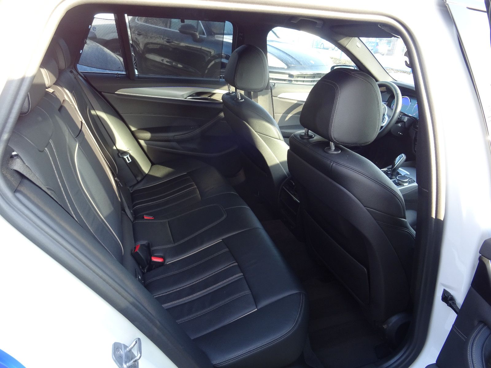 BMW 525d Touring M Sport-HeadUp-LED-Alu20''-AHK foto 17