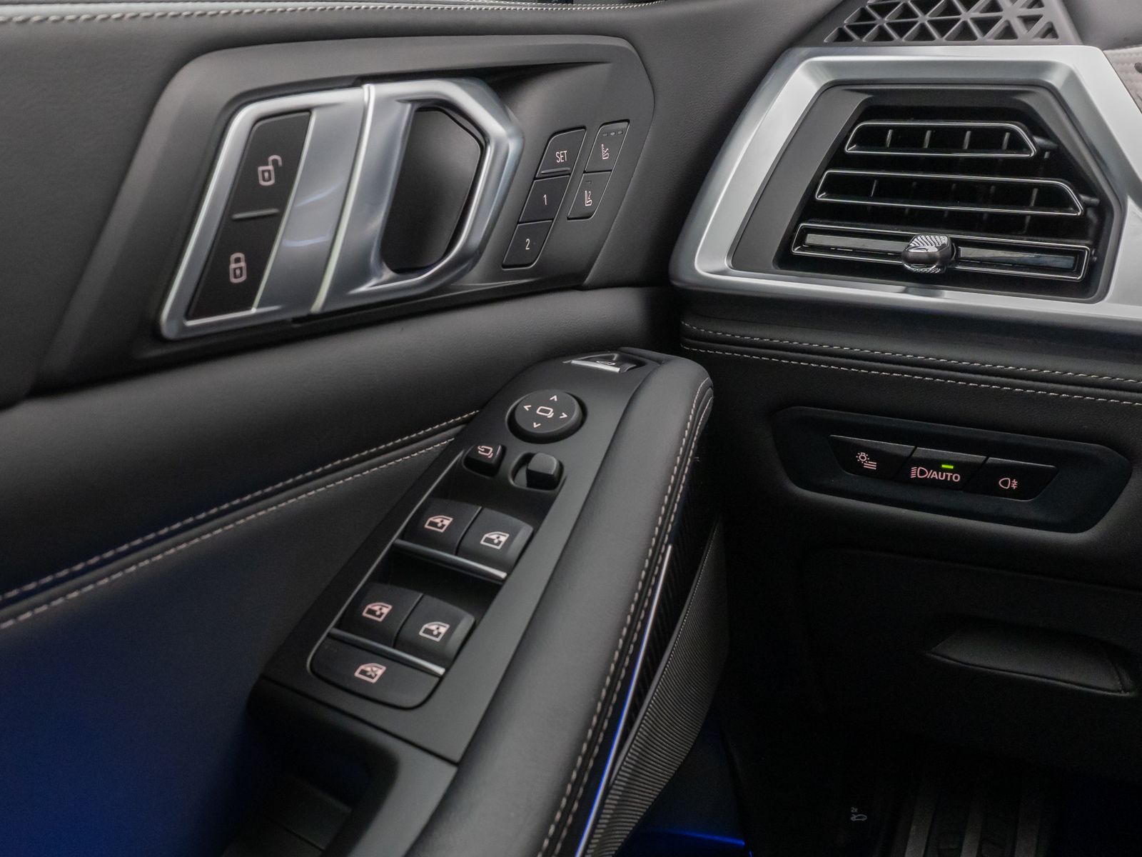 Fahrzeugabbildung BMW X5 M60i 360° HUD H/K SoftCl Panorama Sky Lounge