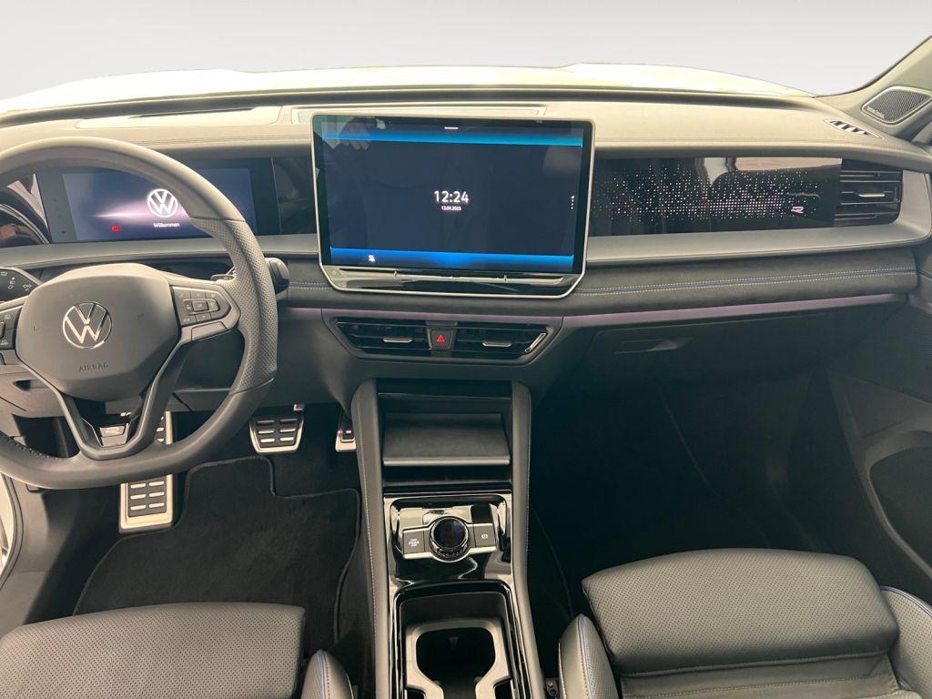 Fahrzeugabbildung Volkswagen Tayron 1.5 eHybrid DSG R-Line AHZV Black Style