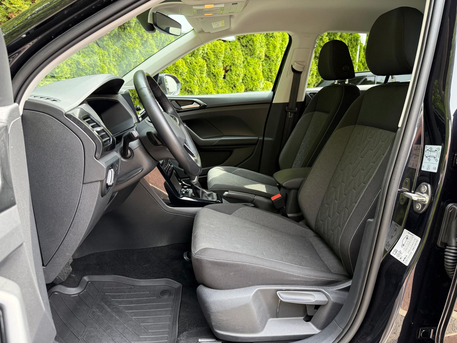 Fahrzeugabbildung Volkswagen T-Cross 1.0 TSI DSG Life LED+KAM+ACC+CARPL+SHZ+