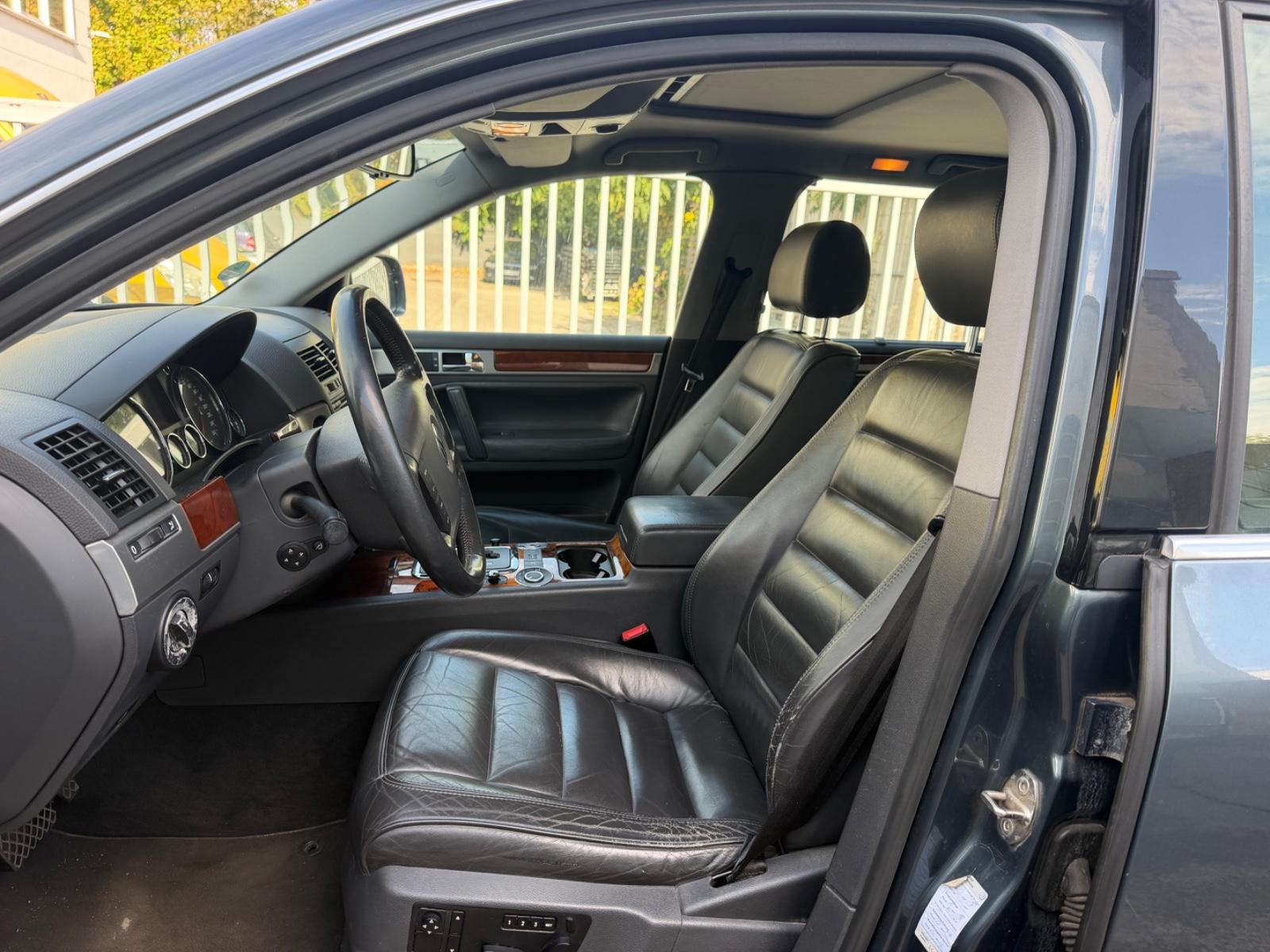 Volkswagen Touareg 2005 — photo 11