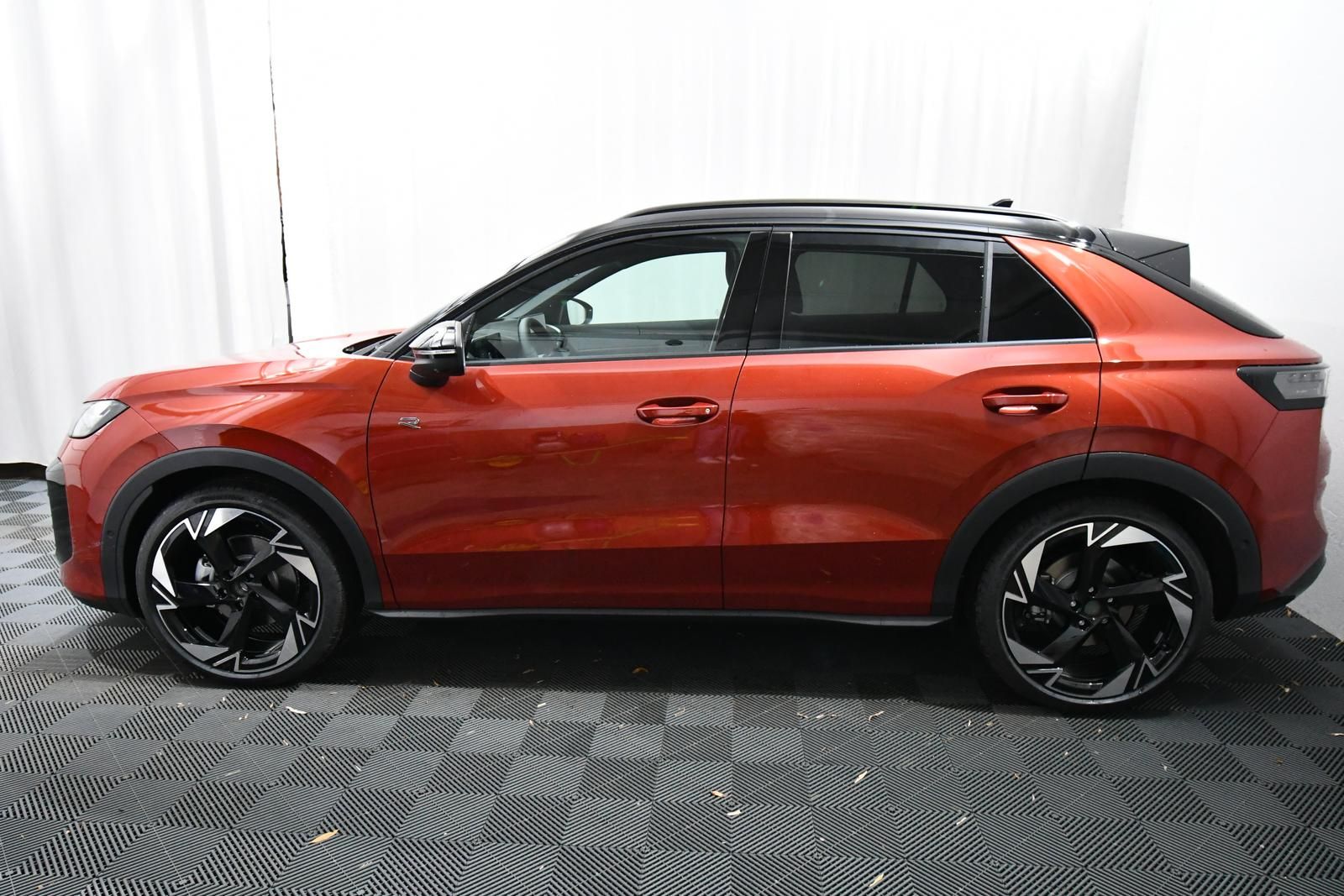 Volkswagen T-Roc R-Line 1.5 eTSI DSG7 - AHK, HUD, Kamera imagem 2