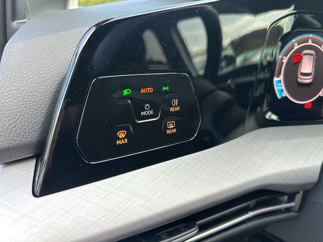 Volkswagen Golf VIII 1.5TSI Life RKam Totwinkel HuD Navi