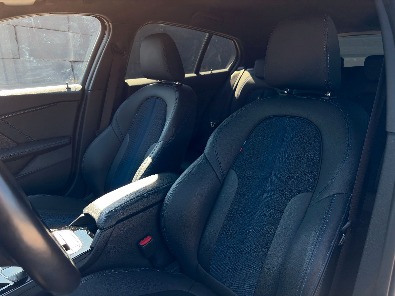 Fahrzeugabbildung BMW 118i M Sport Autom SHZ LHZ Hifi Amb Navi CarPlay