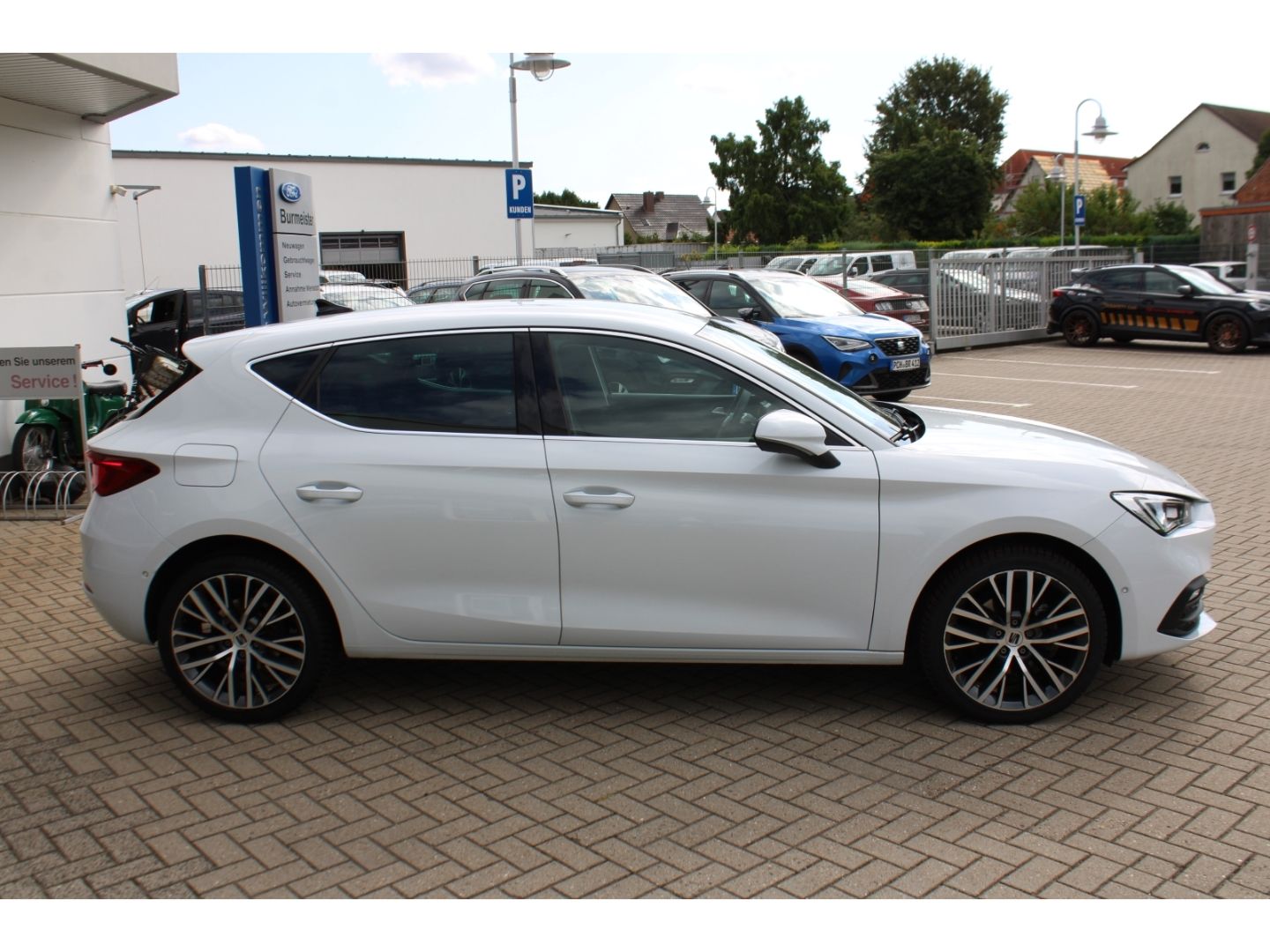 Fahrzeugabbildung SEAT Leon Xcellence DSG ACC LED TWA Full Link RFK GJR