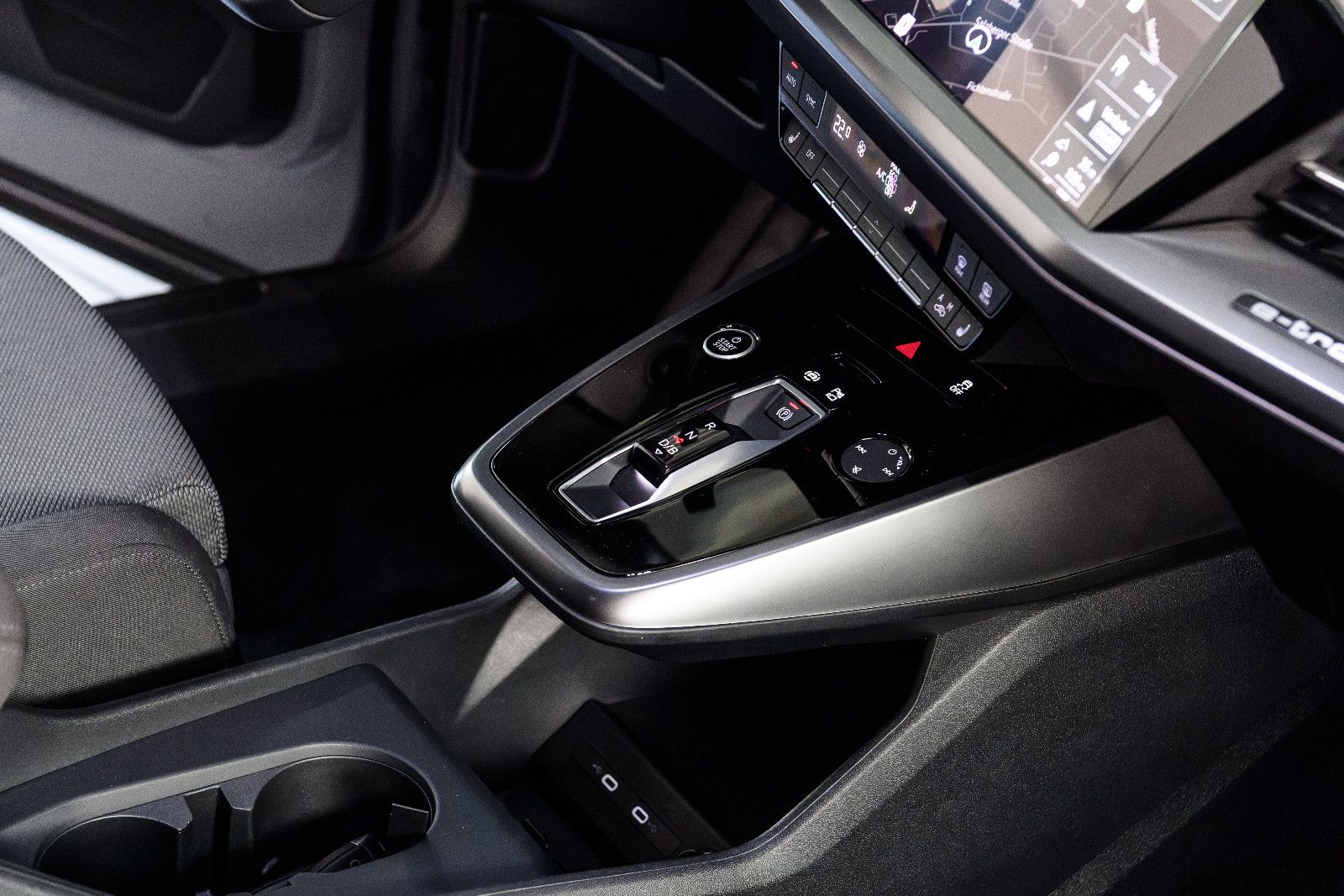 Fahrzeugabbildung Audi Q4 e-tron 45 quattro S-Line MATRIX/RFK/NAVI/