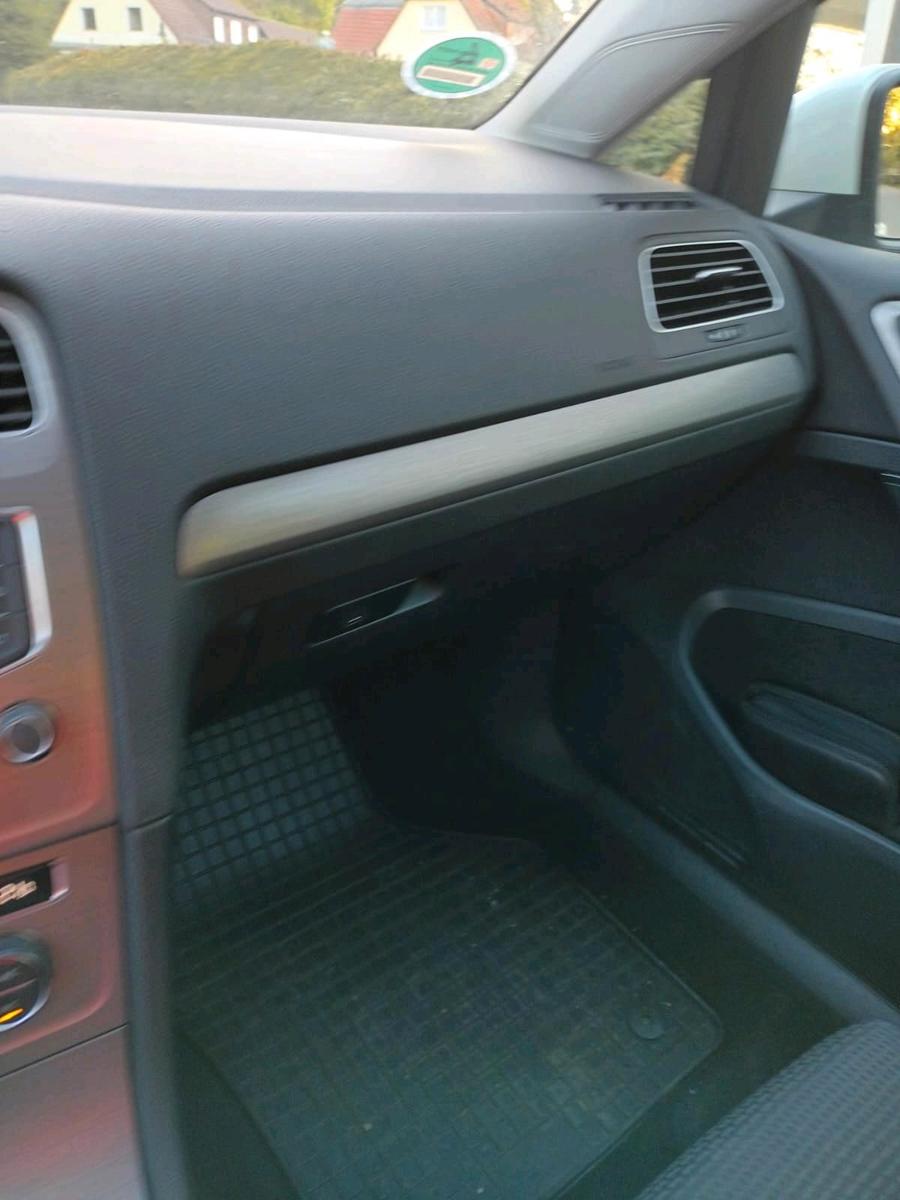 Volkswagen  2015 — rear view