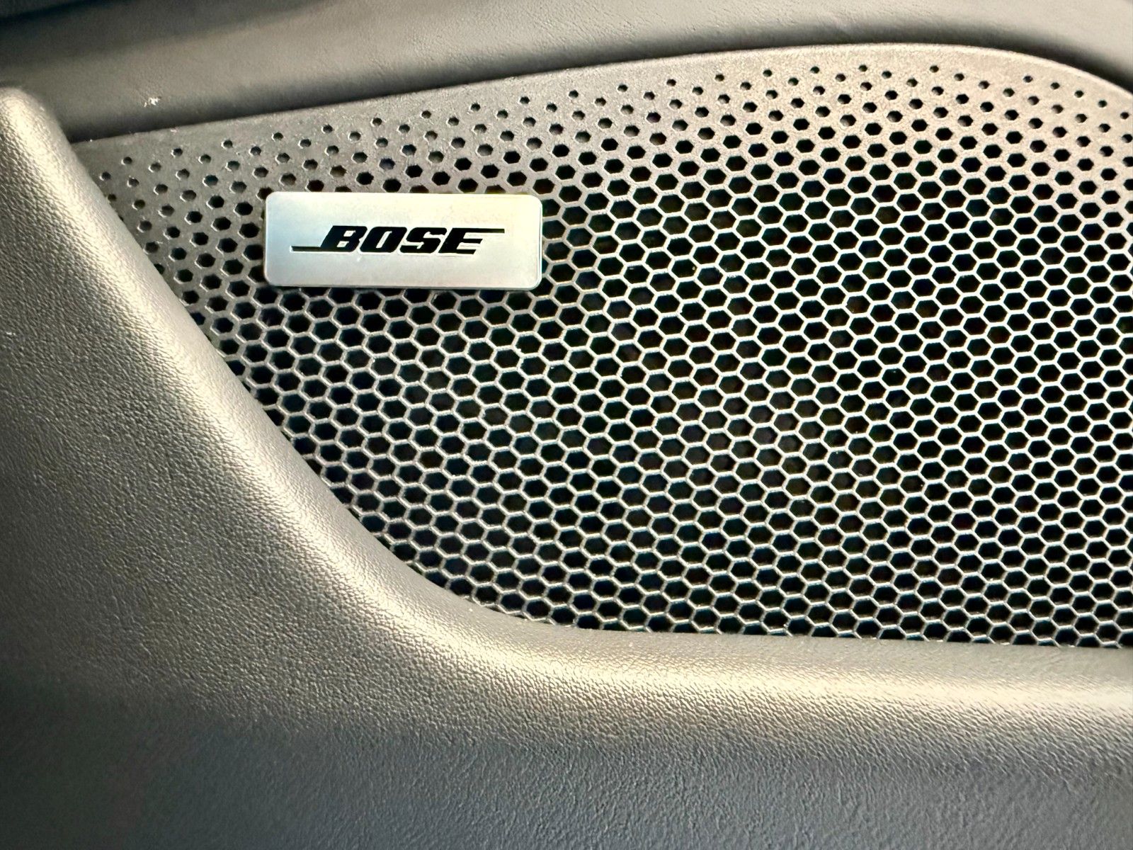 Fahrzeugabbildung Porsche Taycan GTS Panorama/HeadUP/Hinterachlenkung