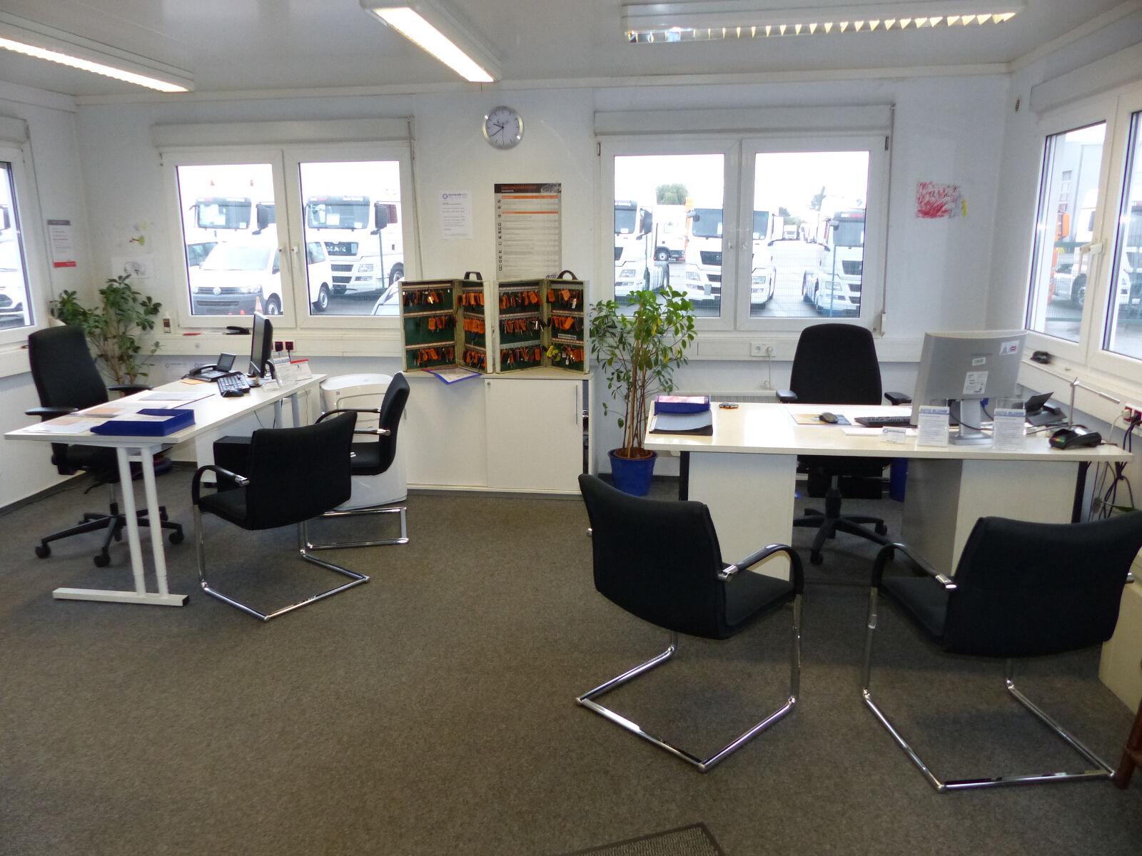 showroom-image-top