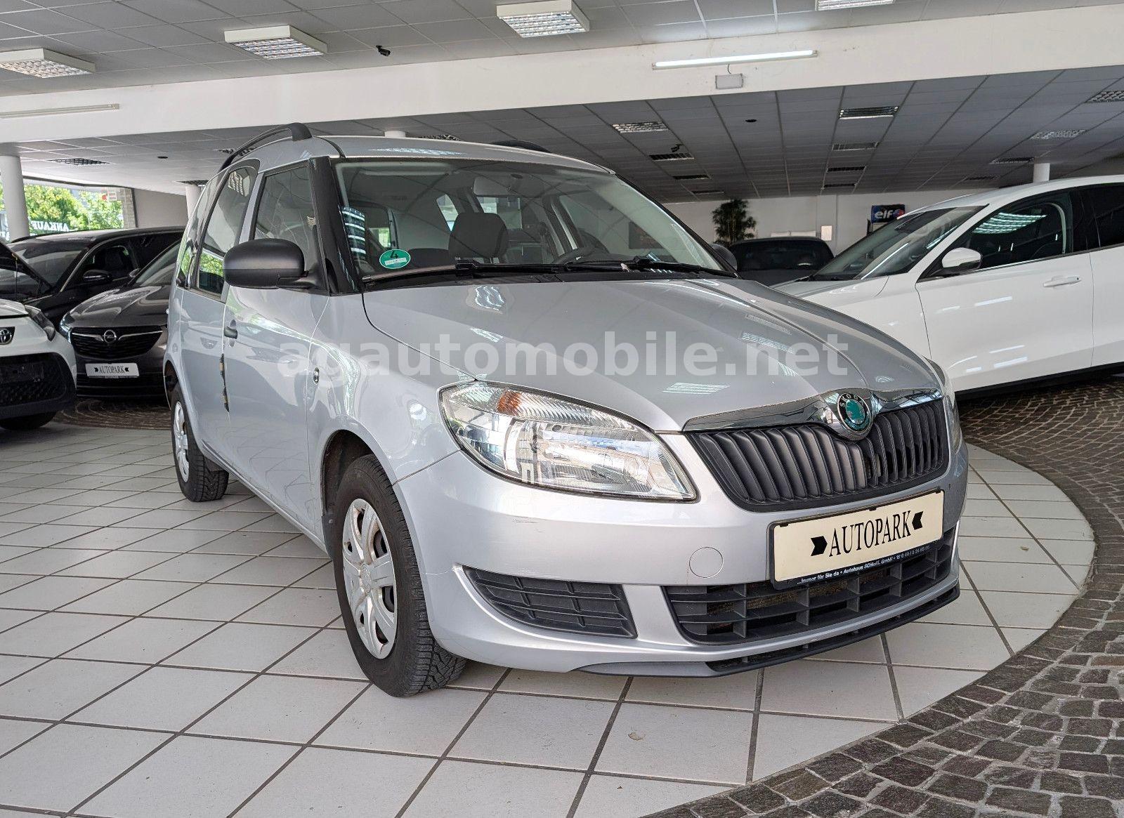 Skoda Roomster 2011 — вигляд ззаду