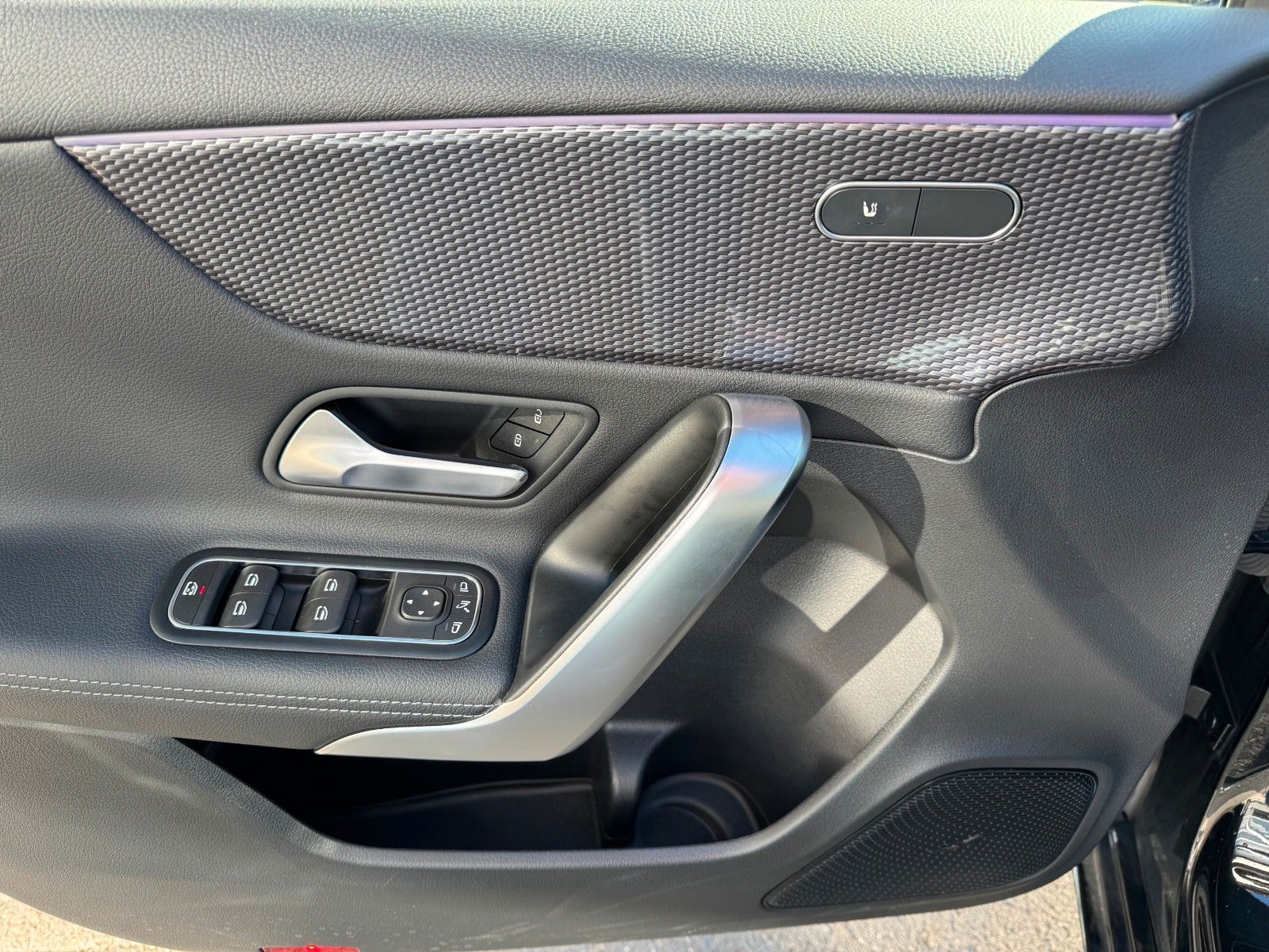 Fahrzeugabbildung Mercedes-Benz A 220d Progressive+Pano+Ambiente+RKamera+LED