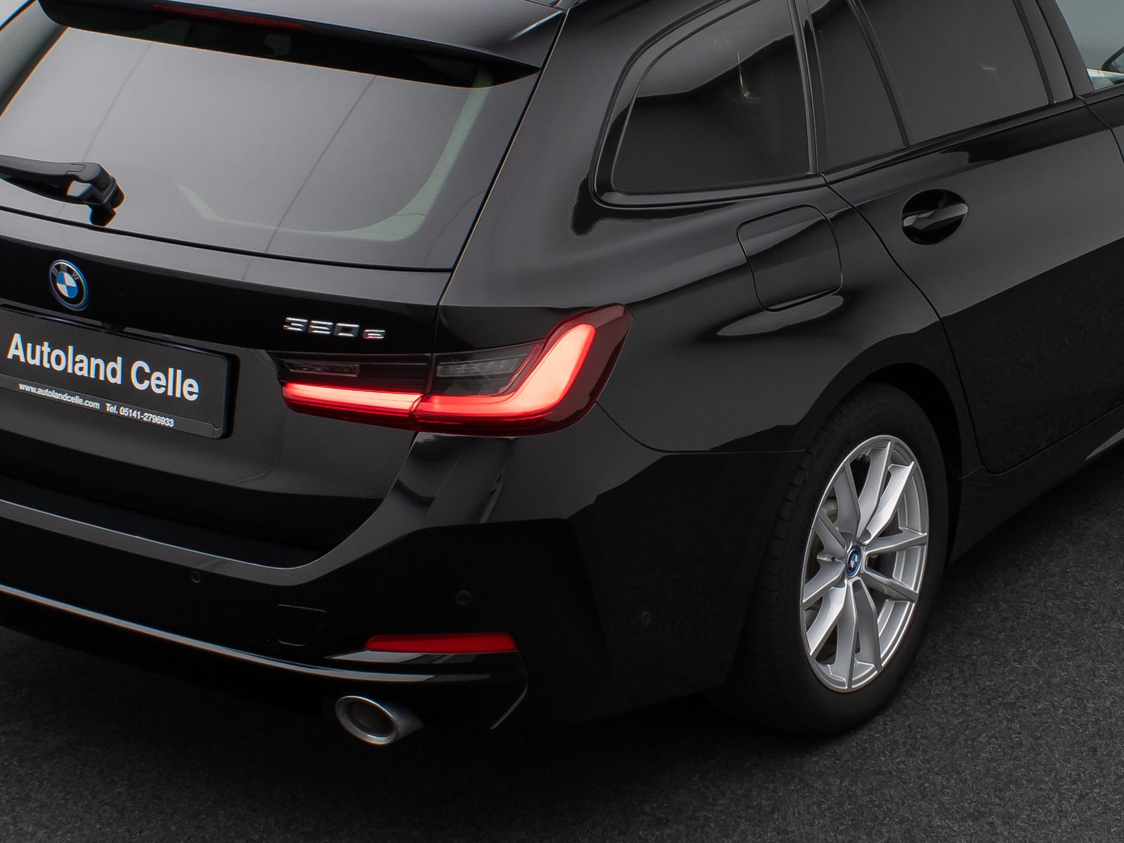 Fahrzeugabbildung BMW 320e Kamera HUD DAB H/K AHK Stop&Go Sport LED