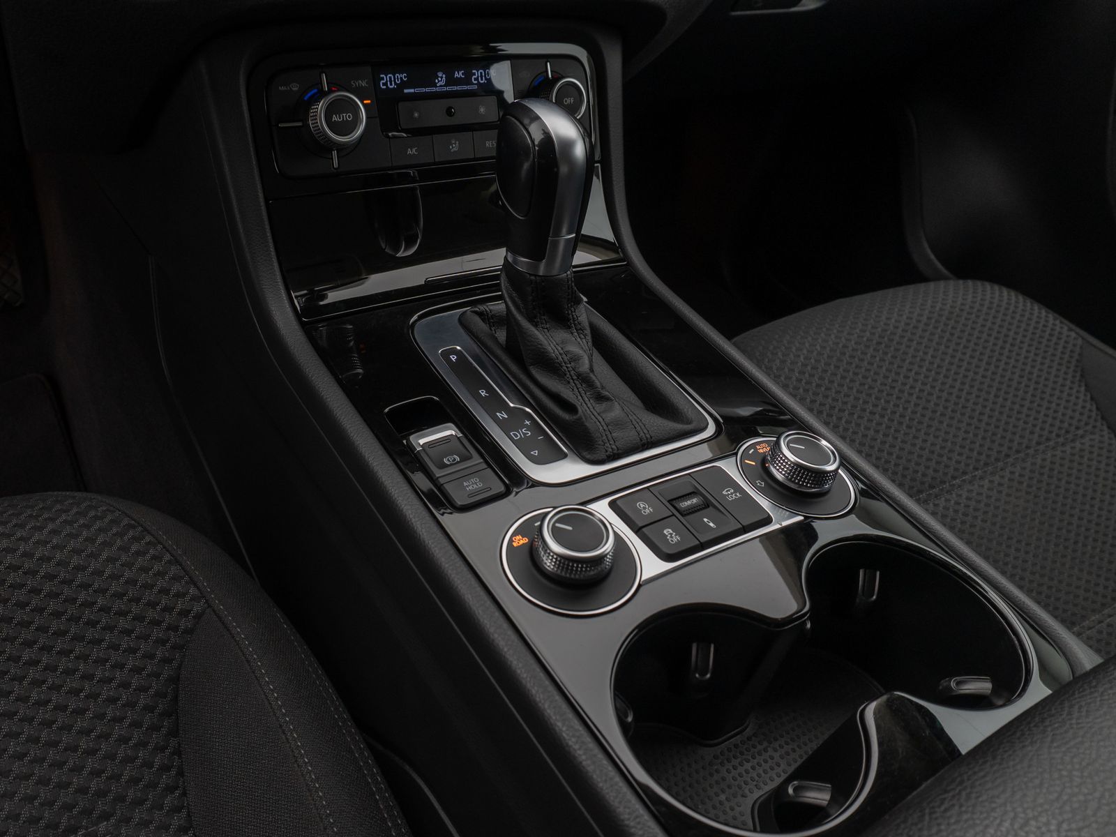 Fahrzeugabbildung Volkswagen Touareg 3.0 TDI V6 Terrain Tech 4Mot PDC BiXenon