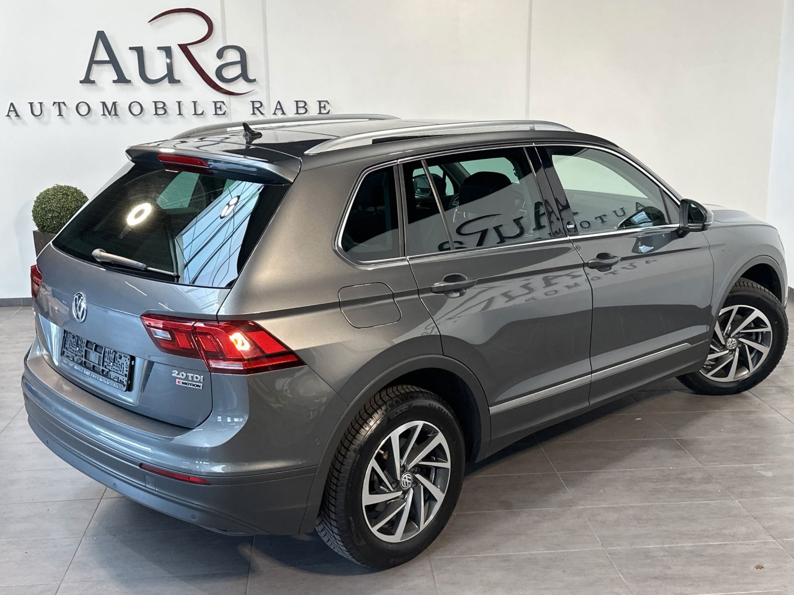 Fahrzeugabbildung Volkswagen Tiguan 2.0 TDI DSG 4M Sound NAV+LED+AHK+PANORAMA