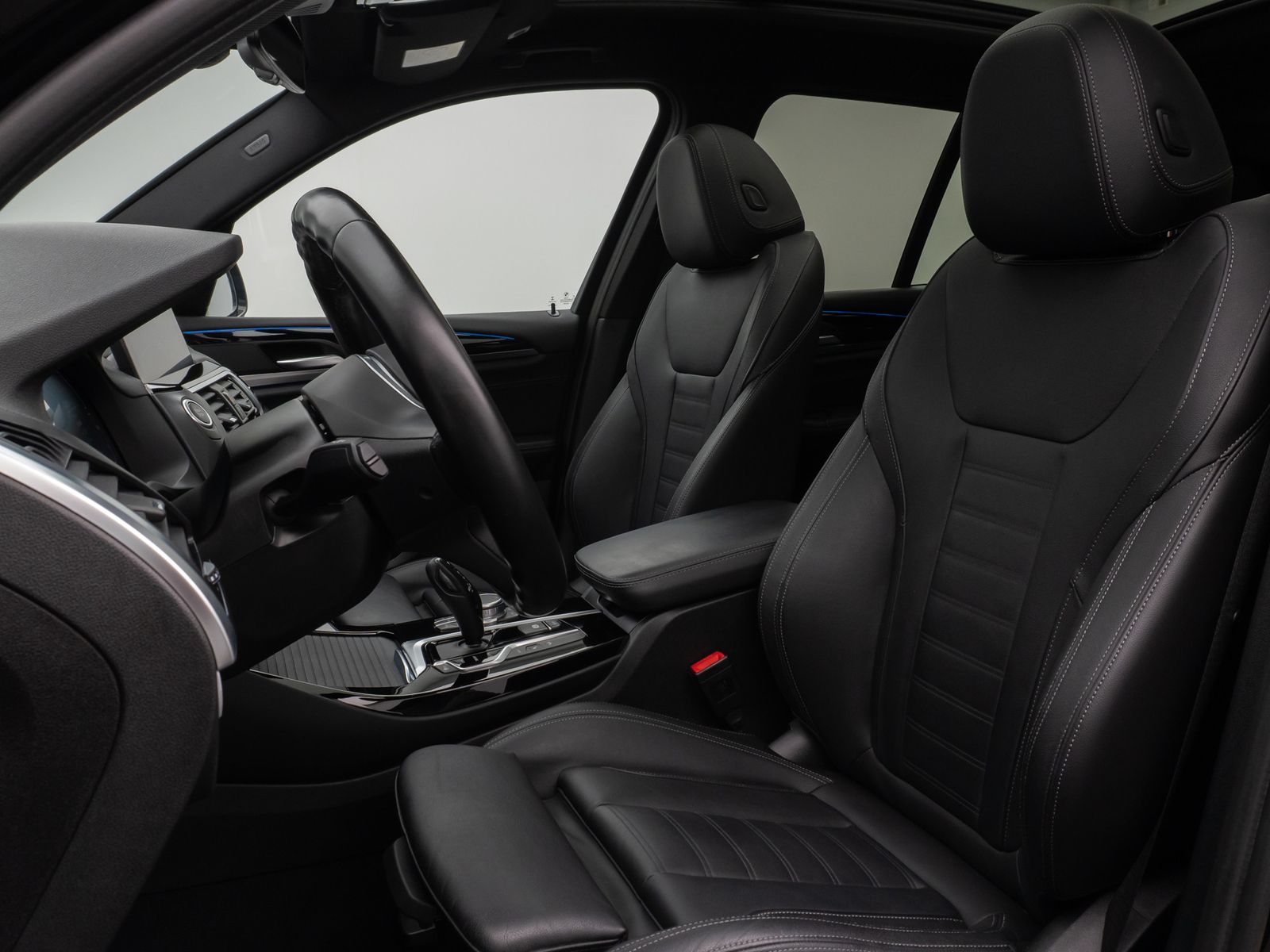 Fahrzeugabbildung BMW X3 xD30e Panorama HUD DAB HiFi Komfort Sport 20"