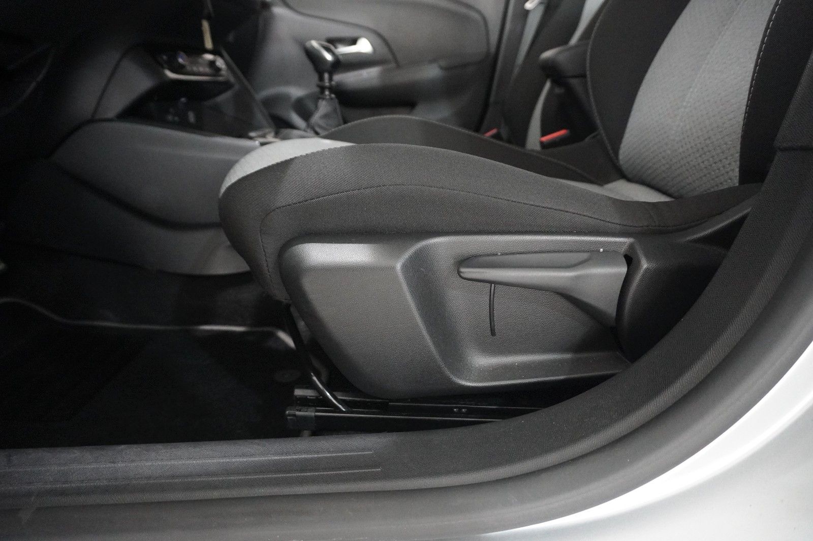 Fahrzeugabbildung Opel Corsa F 1.2 FACELIFT NAVI/LED/KAMERA/VIRTU./DAB+