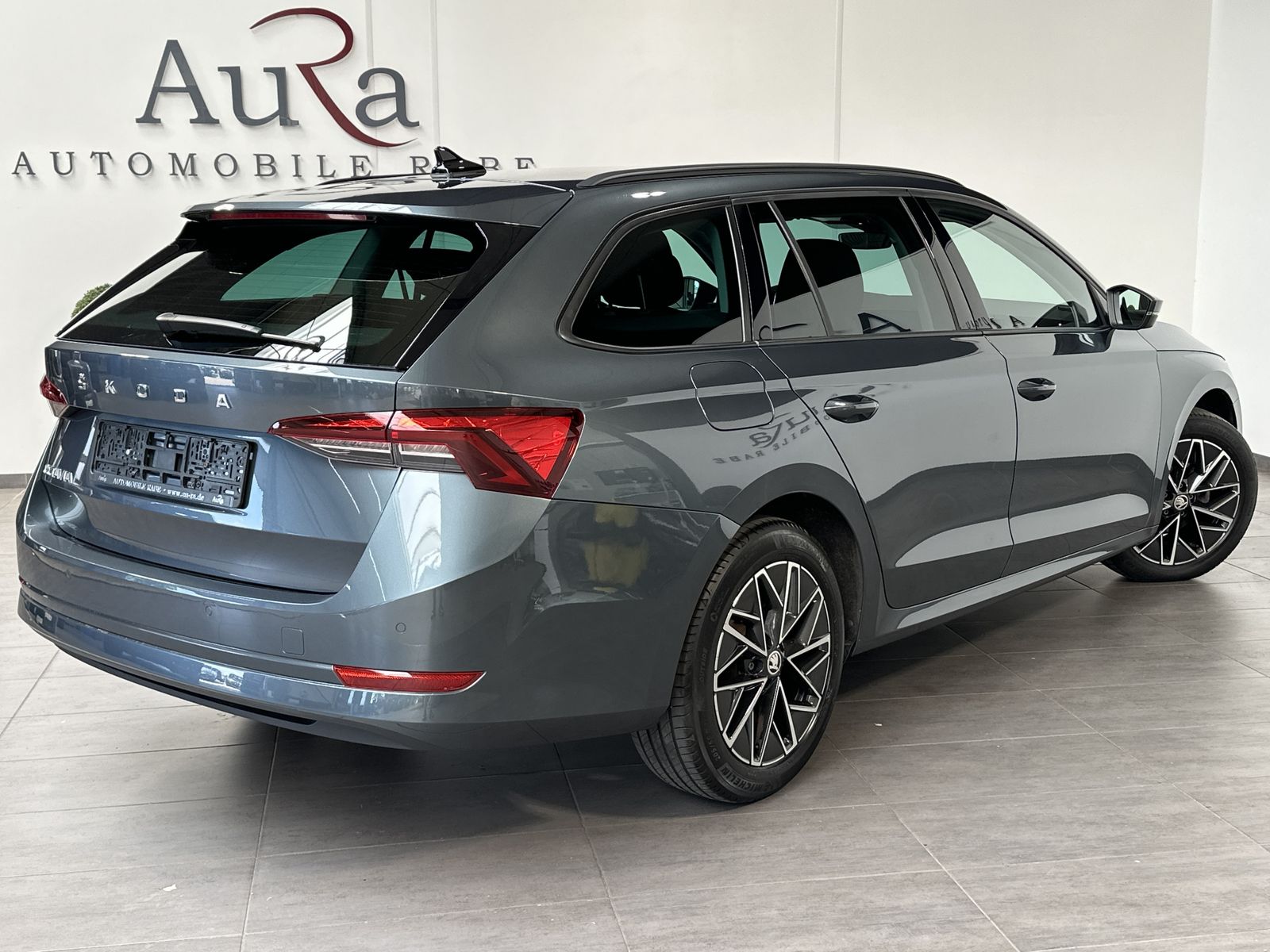 Fahrzeugabbildung SKODA Octavia Combi 2.0 TDI DSG Ambition NAV+LED+17ZO