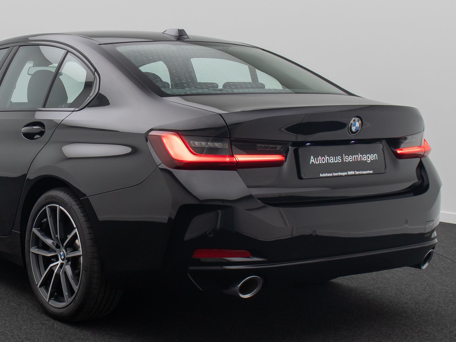 Fahrzeugabbildung BMW 330i GeschwindigReg DAB Komfort HiFi Leder 18Zol