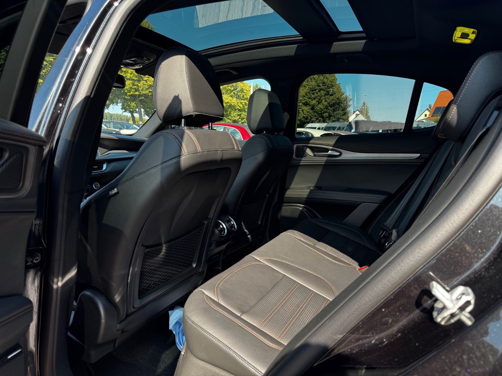 Fahrzeugabbildung Alfa Romeo Stelvio 2.0 Intensa Allrad 280PS Glasdach Navi