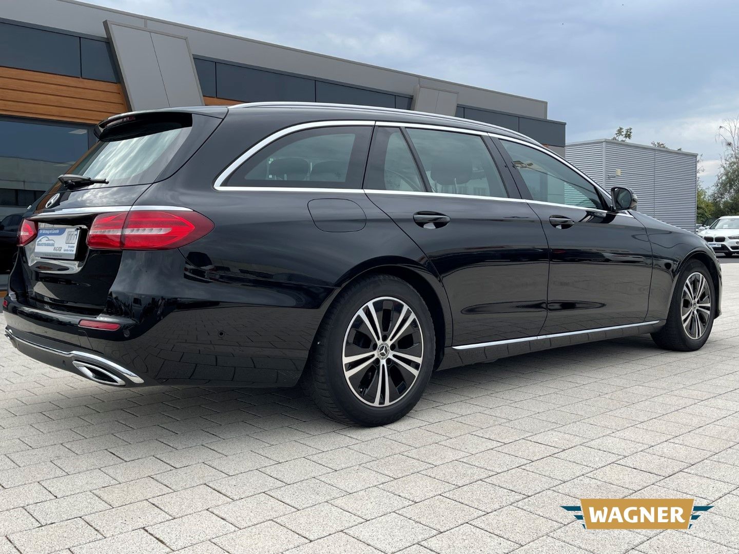 Fahrzeugabbildung Mercedes-Benz E 220 T LED-Scheinwerfer Elektr. Sitze Sitzheizu