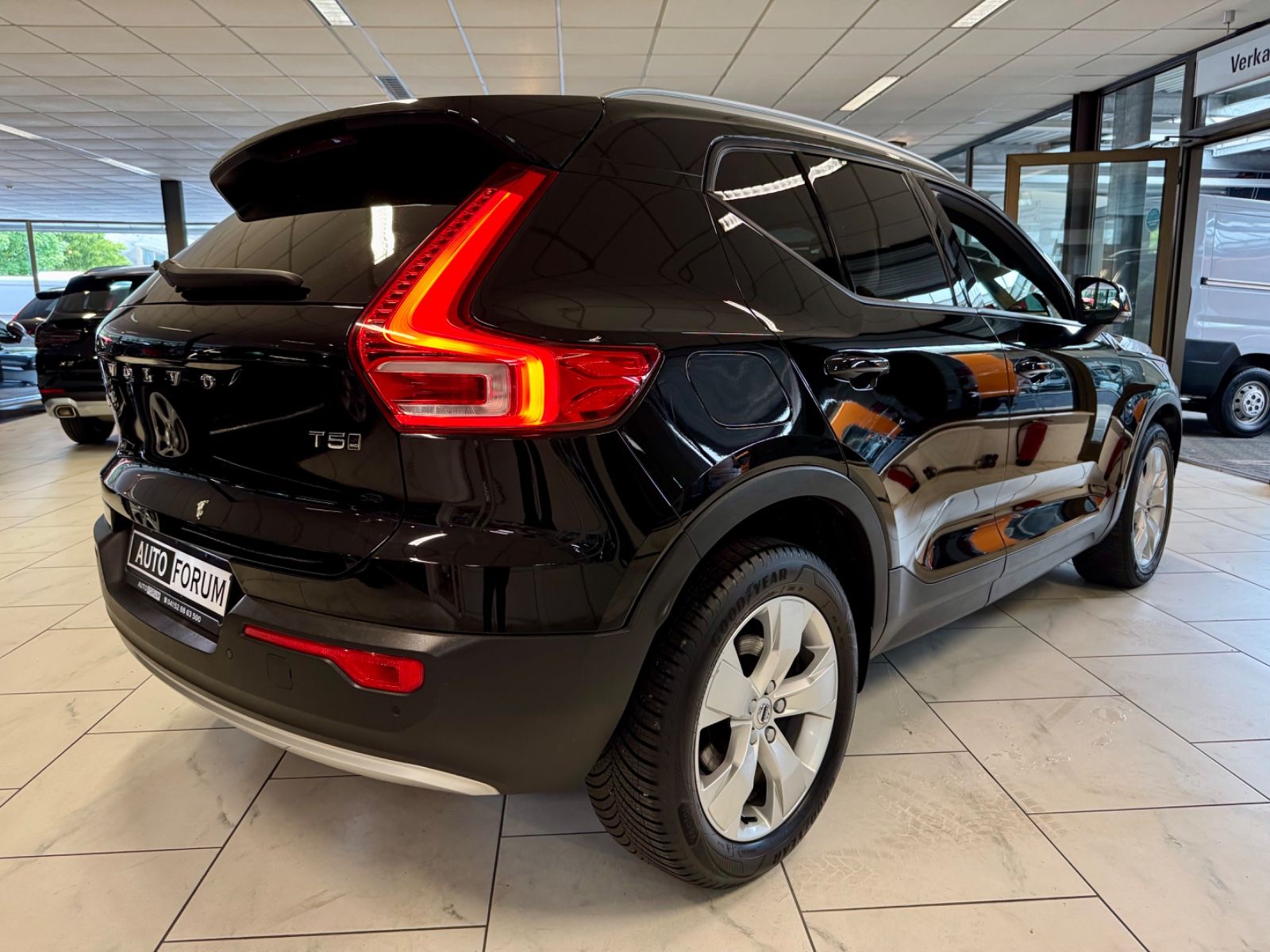Volvo XC40 2.0 T5 AWD AUT LEDER NAVI LED CAM SHZ PDC foto 9