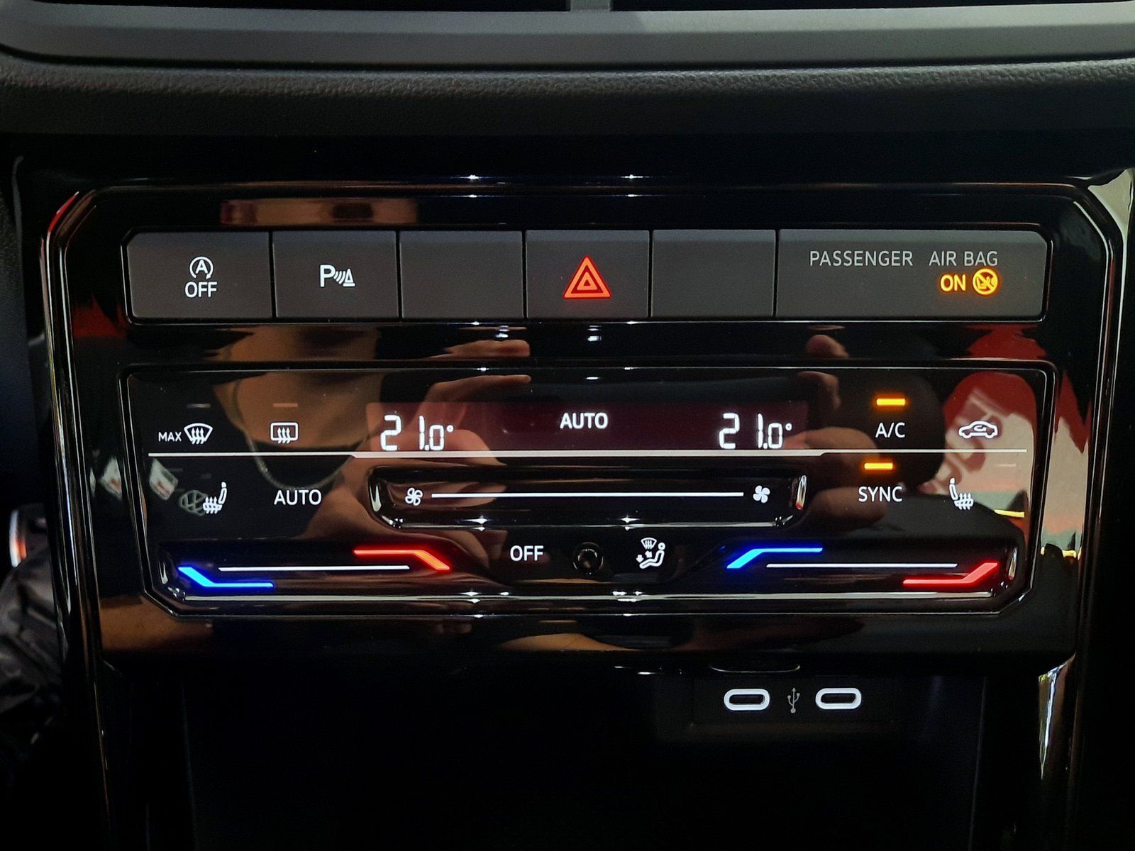 Fahrzeugabbildung Volkswagen Cross TSI DSG R-Line *Navi*Cam*LED*PDC*ACC*Sitzh
