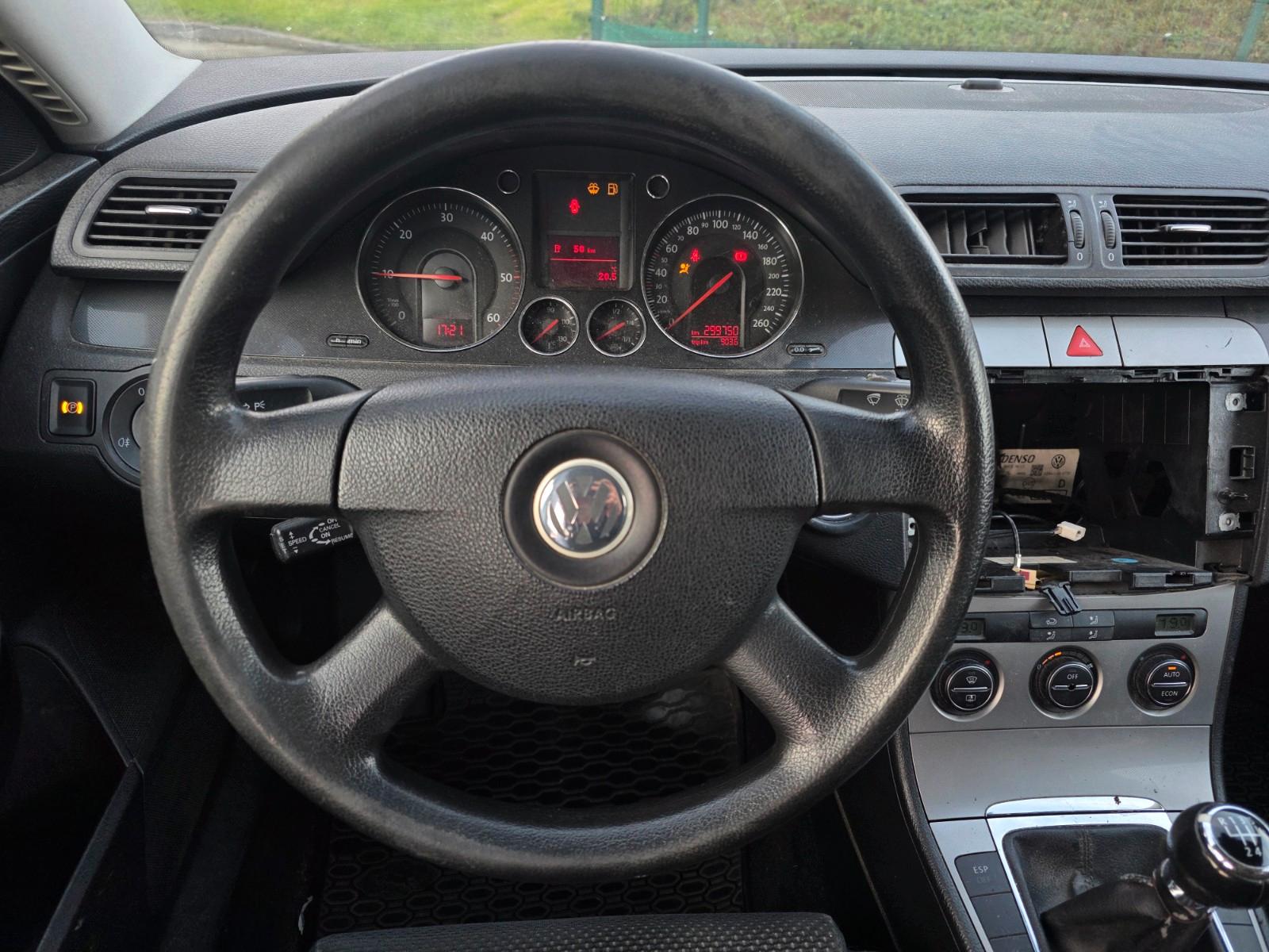 Volkswagen Passat 2005 — photo 12