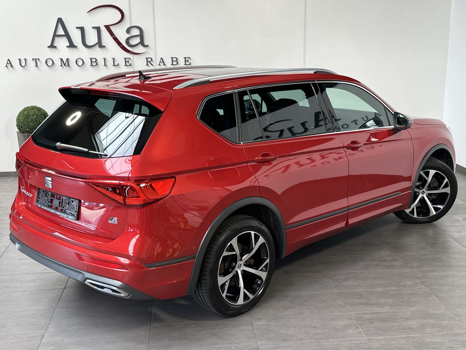 Fahrzeugabbildung SEAT Tarraco 1.4 TSI DSG FR e-Hybrid NAV+LED+AHK+PANO