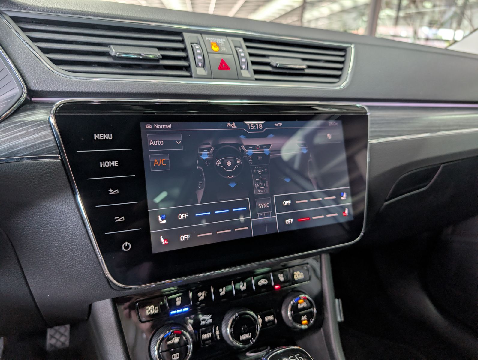 Fahrzeugabbildung SKODA Superb Premium 2.0 TDI PANO LEDER MASSAGE SOUND
