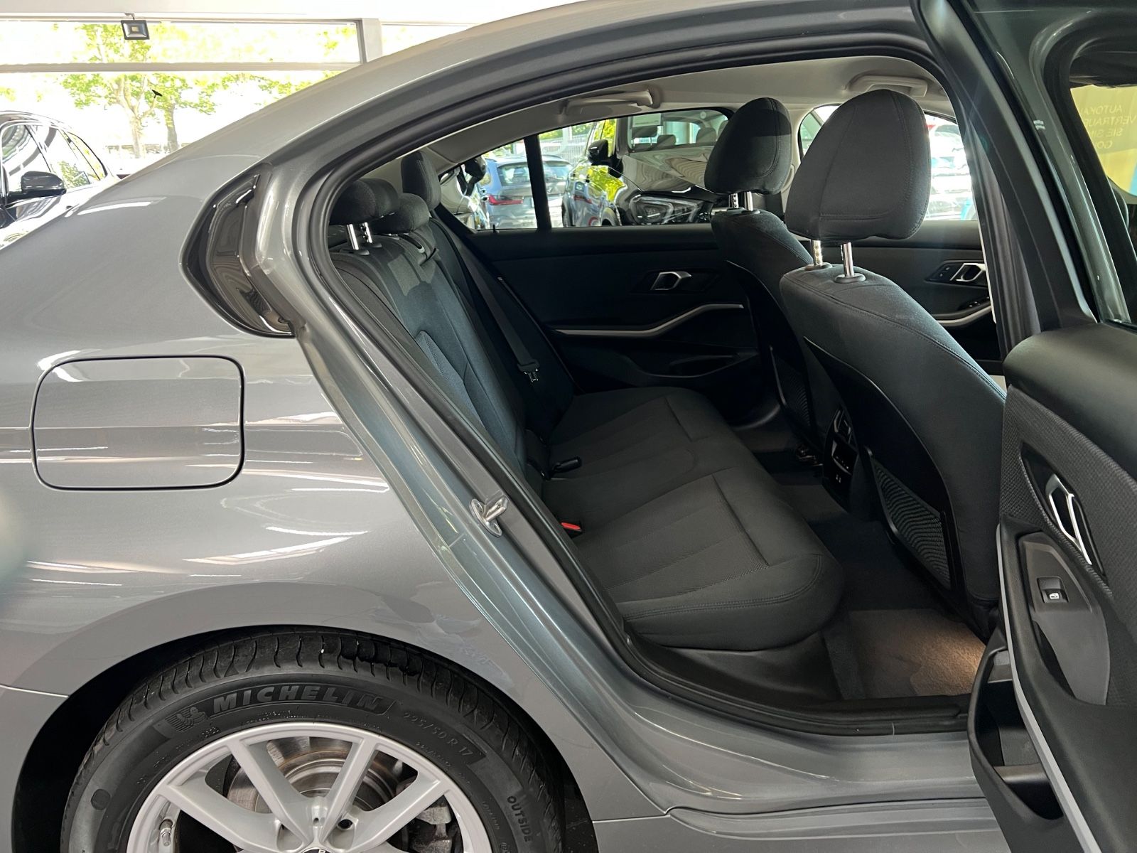 BMW 320d Lim. x Drive AHK+Driving Assist foto 19