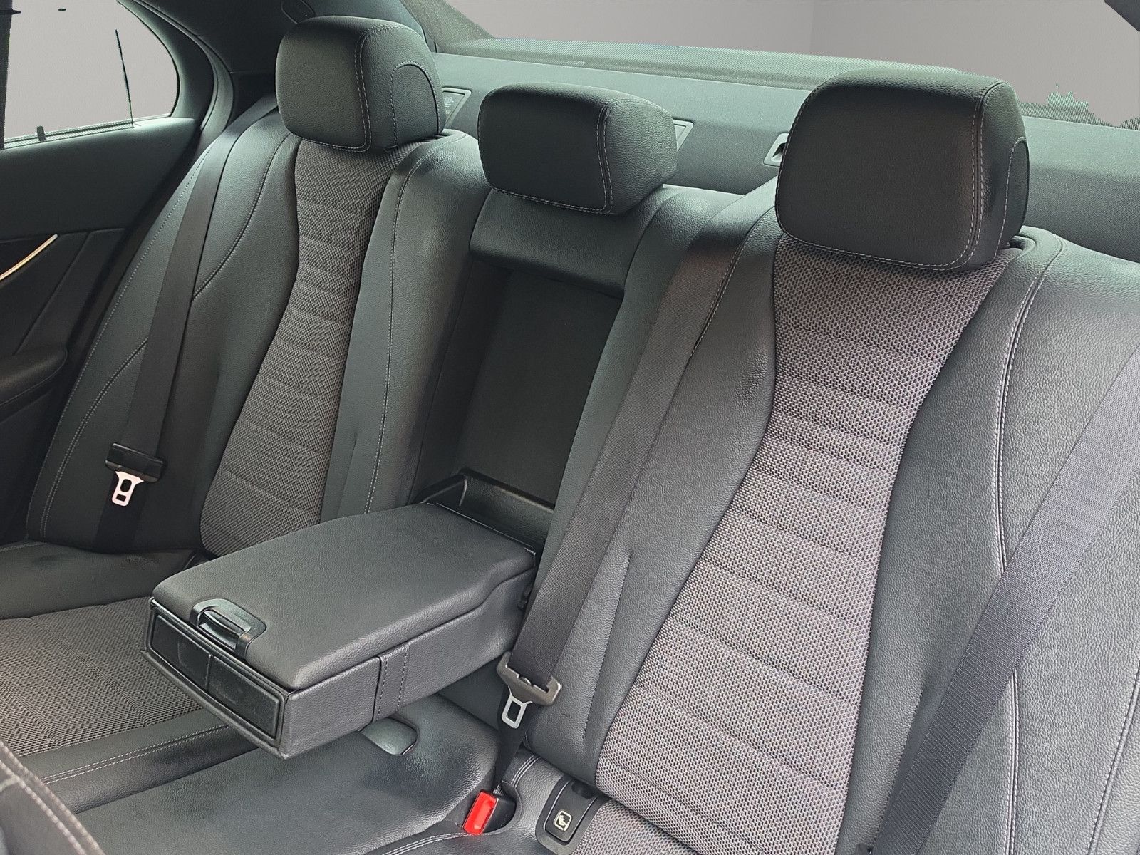Fahrzeugabbildung Mercedes-Benz E 350 E Limousine Avantgarde Aus 1.Hand
