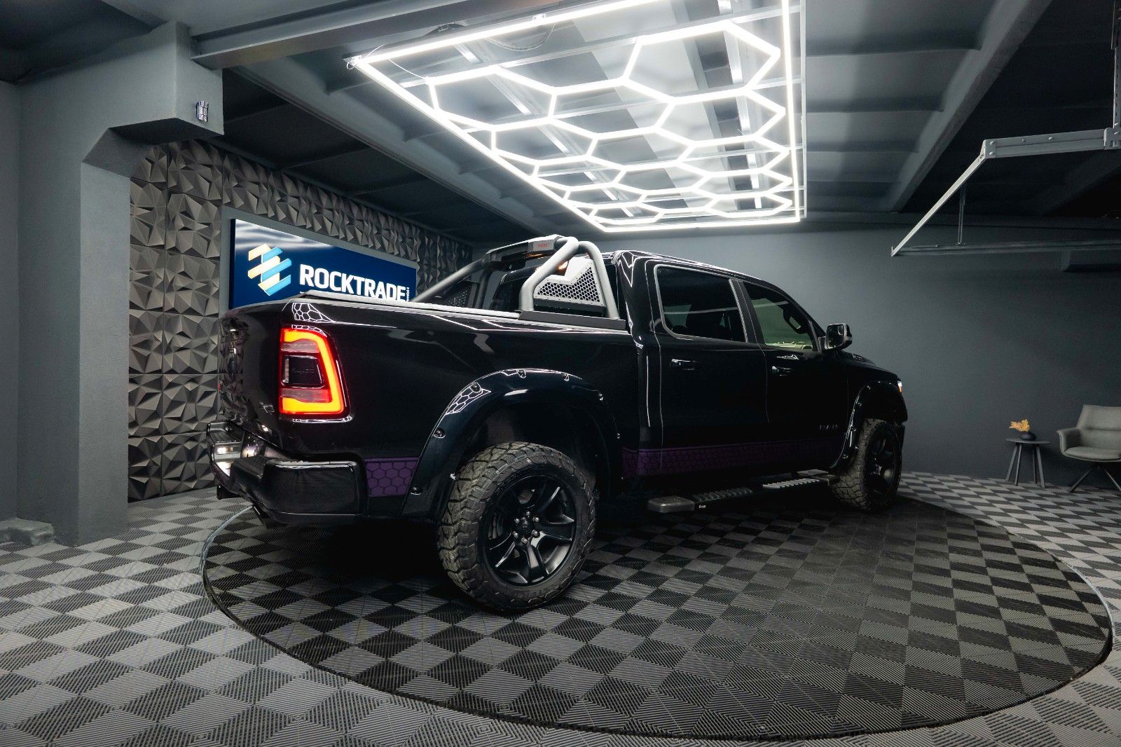 Fahrzeugabbildung Dodge RAM 5.7 V8 HEMI 4x4 OFFROAD Night-Paket *LED*19%