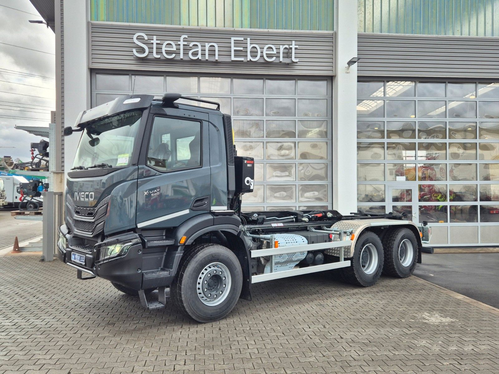 Fahrzeugabbildung Iveco AD300X54Z/P HR 6x4 Abrollkipper