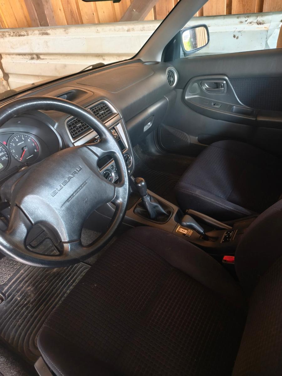Subaru Impreza 2004 — interior