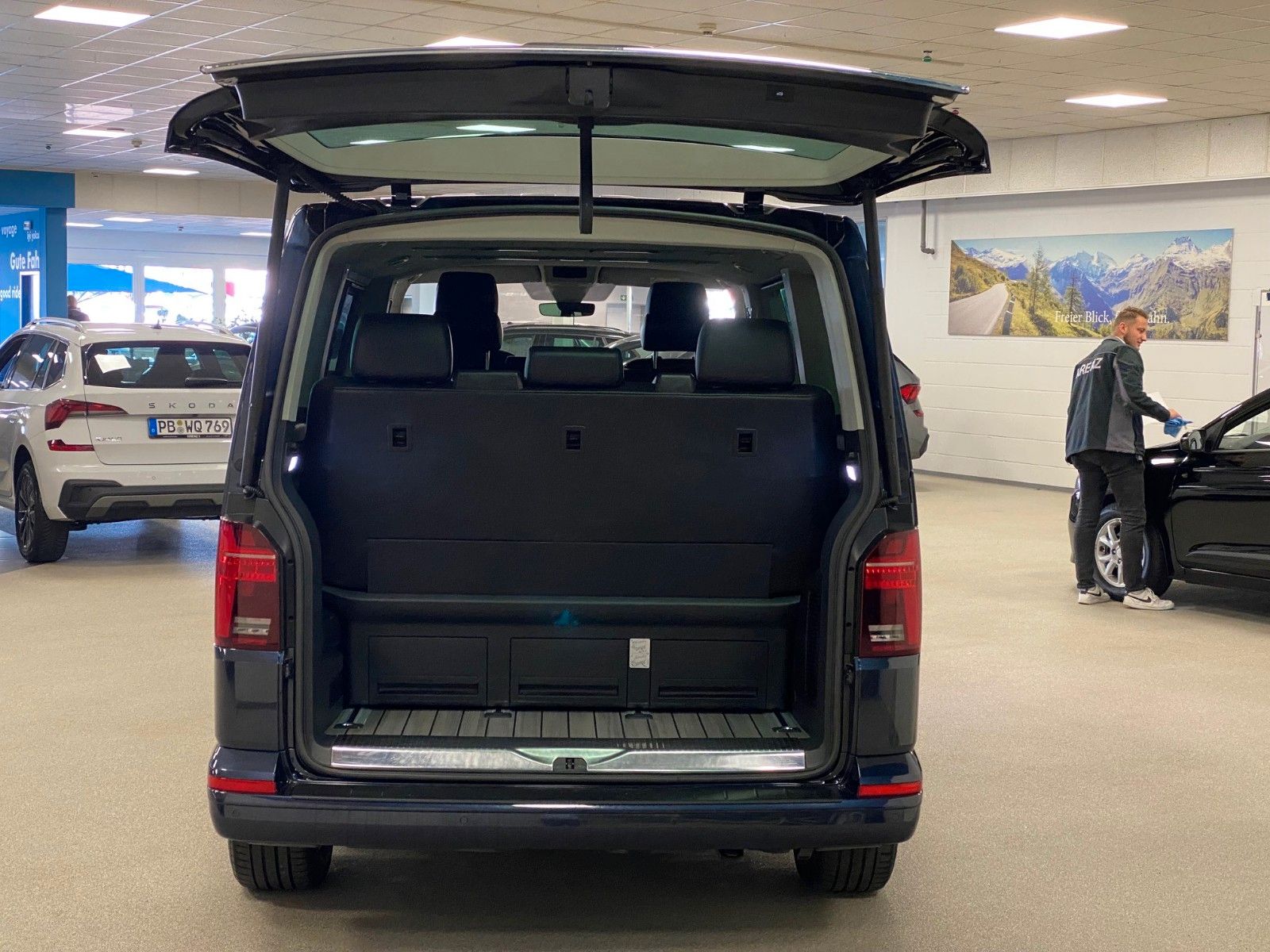 Fahrzeugabbildung Volkswagen T6.1 Multivan Generation Six+ALLRAD+DSG+7 Sitze+