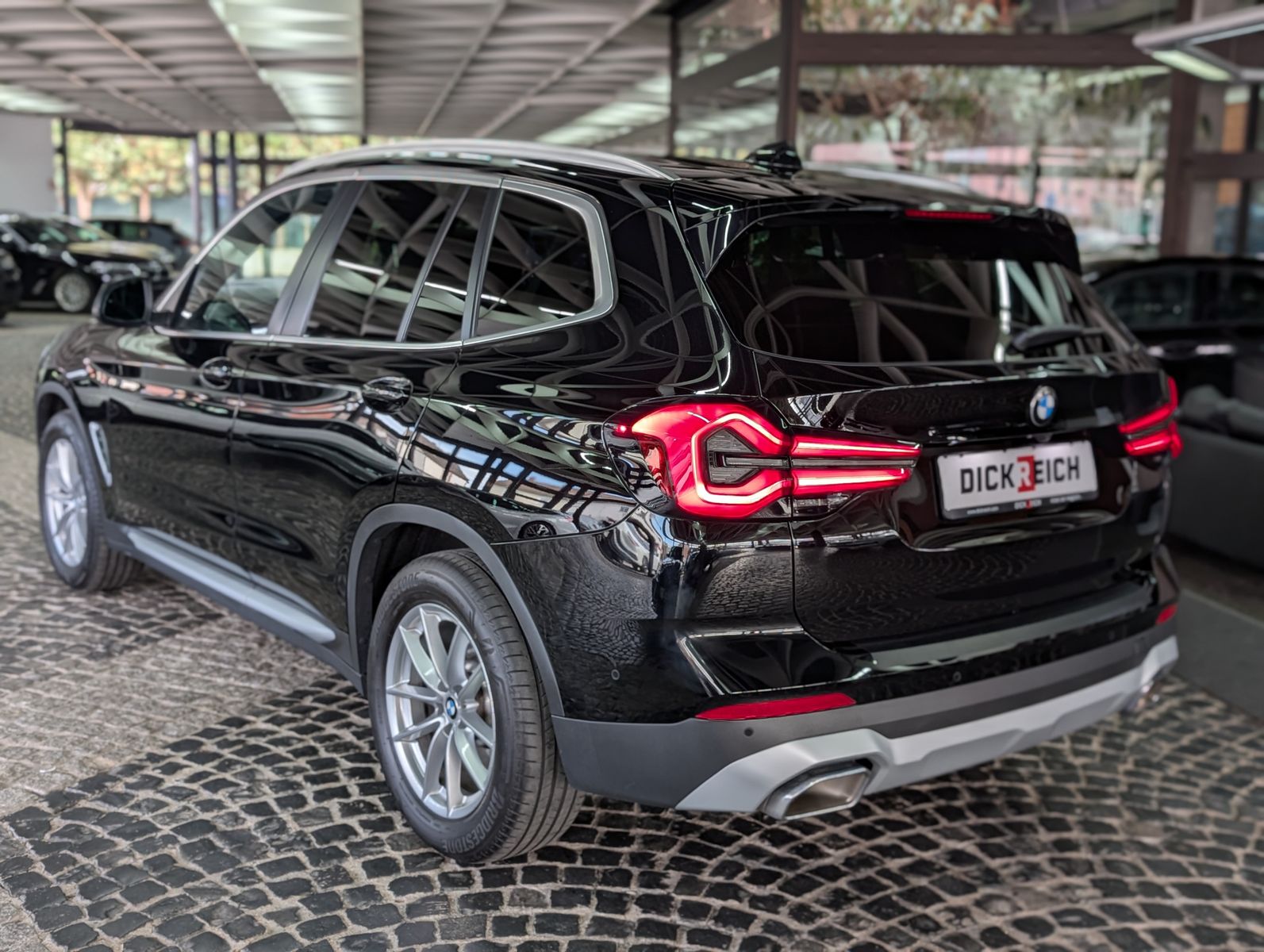 Fahrzeugabbildung BMW X3 xDrive 20d AHK LEDER StHz ACC LED KAM HIFI