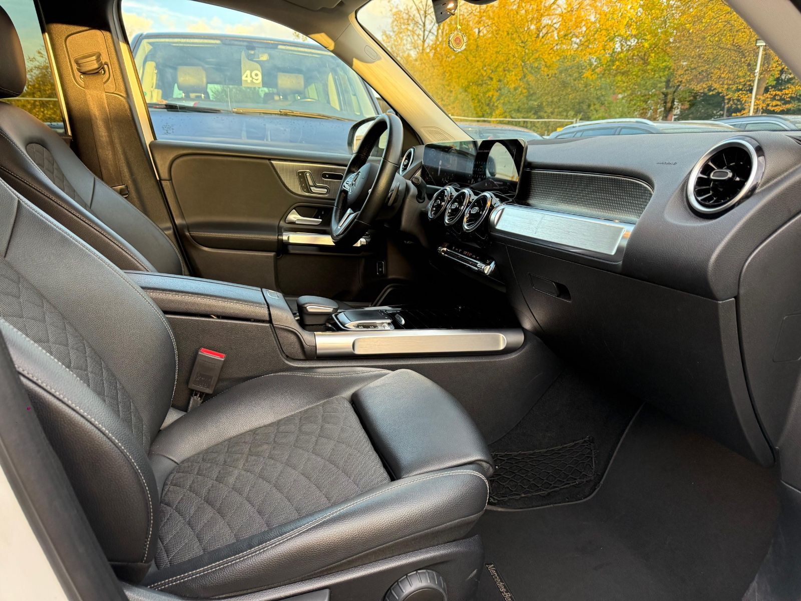 Fahrzeugabbildung Mercedes-Benz GLB 200  GLB 200 d*MEMORY*LED*CAM*CARPLAY*