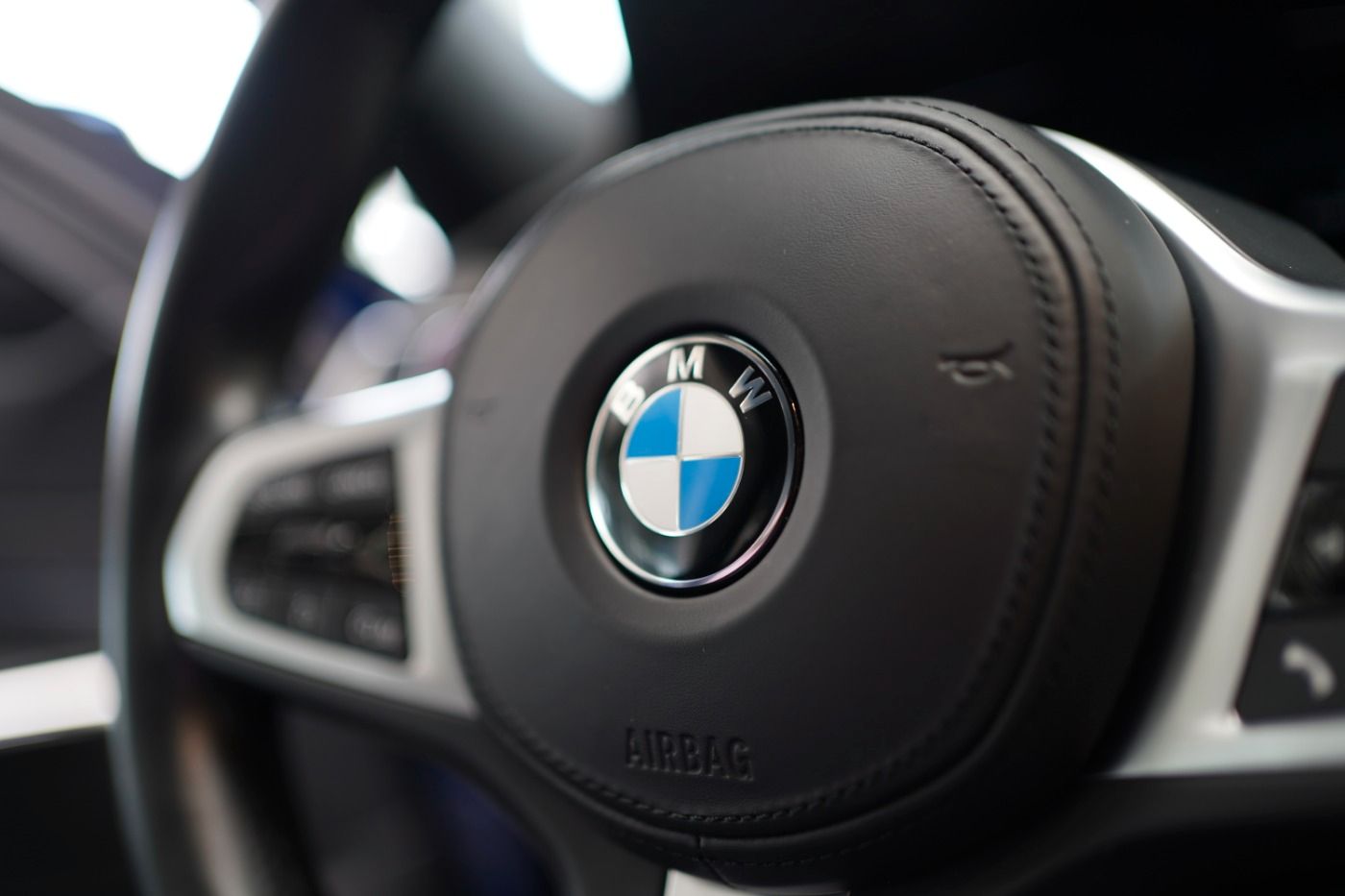 Fahrzeugabbildung BMW 320d xDrive M-Sport +LiCoPro+Parking Assistant+