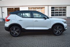 Fahrzeugabbildung Volvo XC40 B4 R-Design *STDHZG*PANO*360°*ACC*AHK