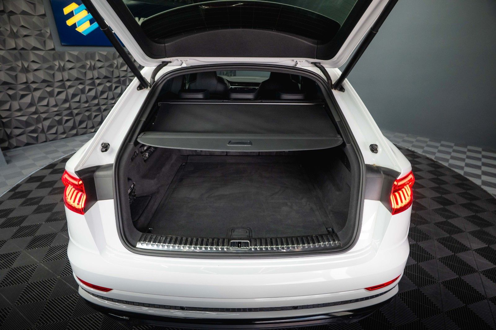 Fahrzeugabbildung Audi Q8 55 TFSI quattro S-Line Plus *ACC*Head Up*22'