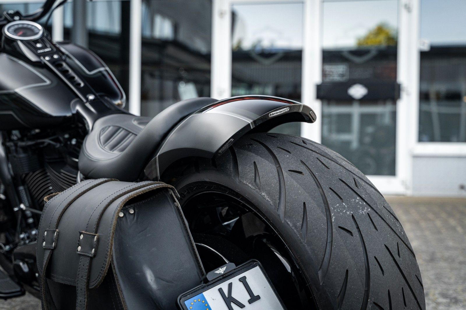 Fahrzeugabbildung Harley-Davidson DARK FAT BOY FLFBS 114 MY23 -JEKILL&HYDE-