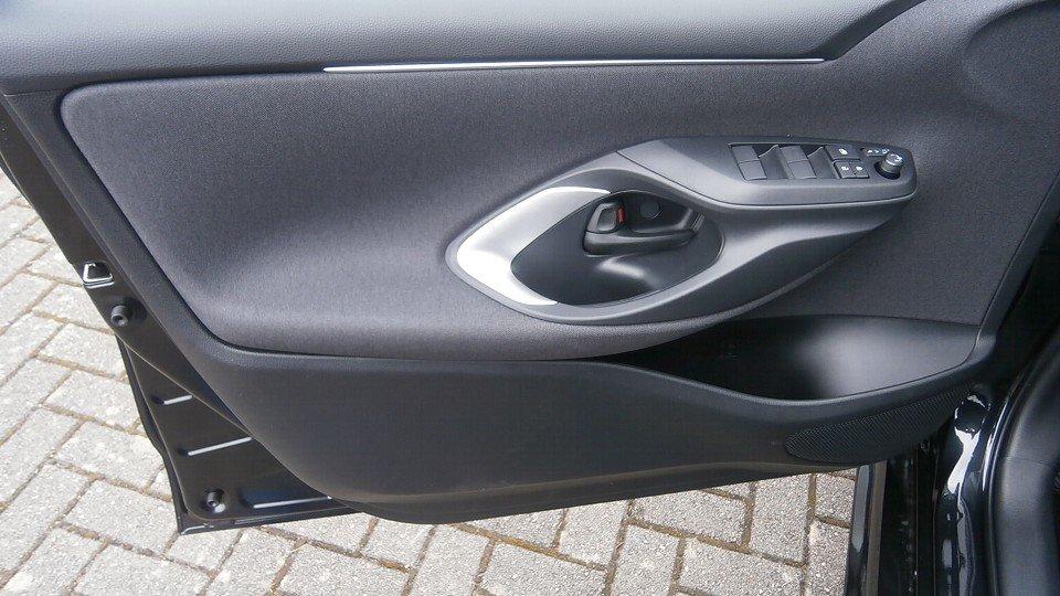 Mazda 2 Hybrid 5HB 1.5L VVT-i 116 PS e-CVT FWD EXCLUSI